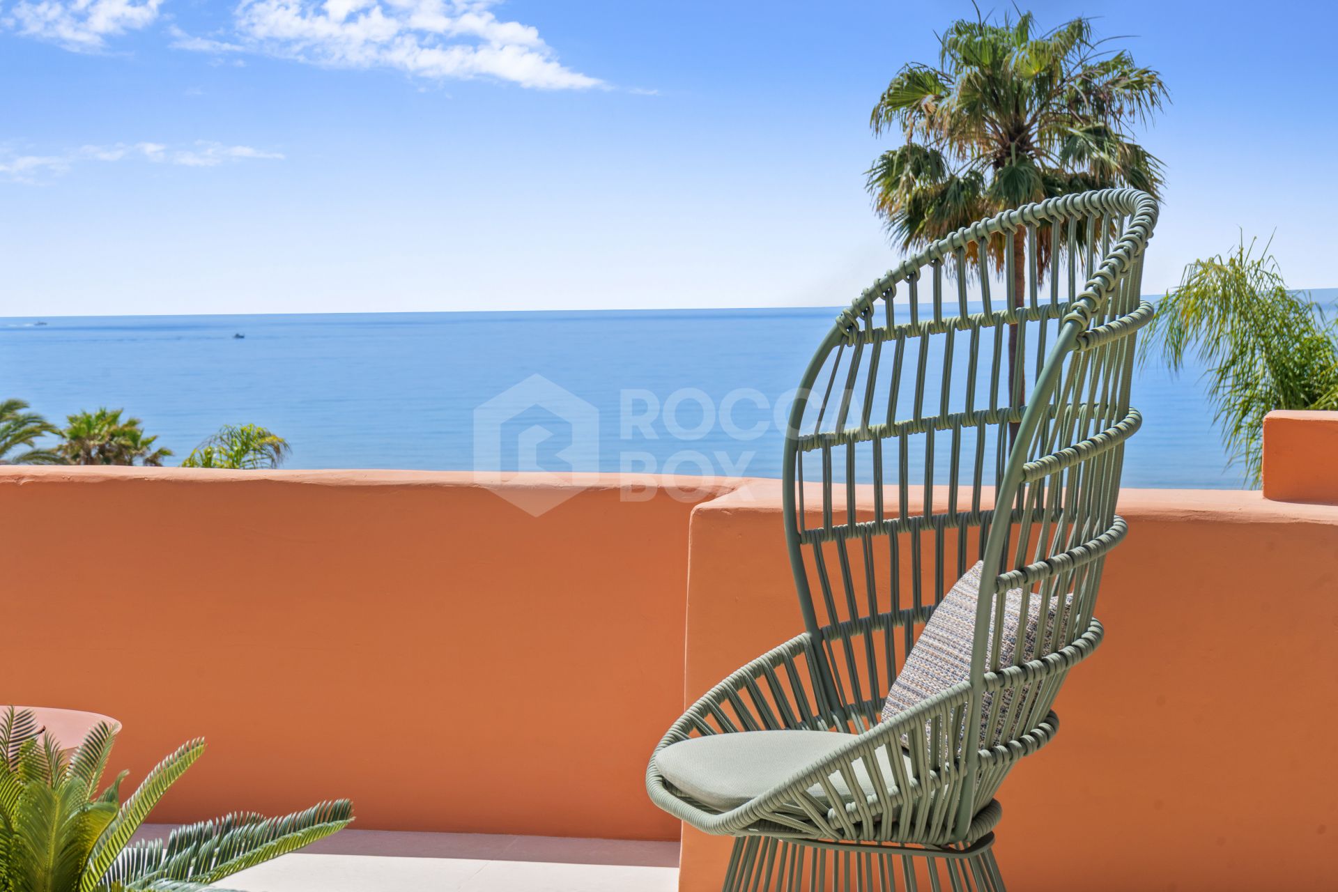 Spectacular four-bedroom, frontline beach duplex penthouse in La Morera, Reserva de Los Monteros - with amazing sea views