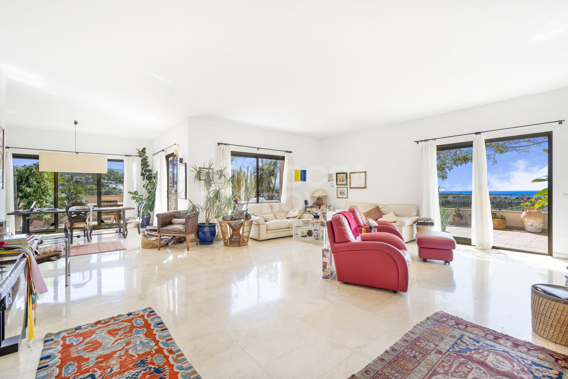 Impressive four-bedroom duplex penthouse in Vista Golf, Rio Real; with panoramic sea views