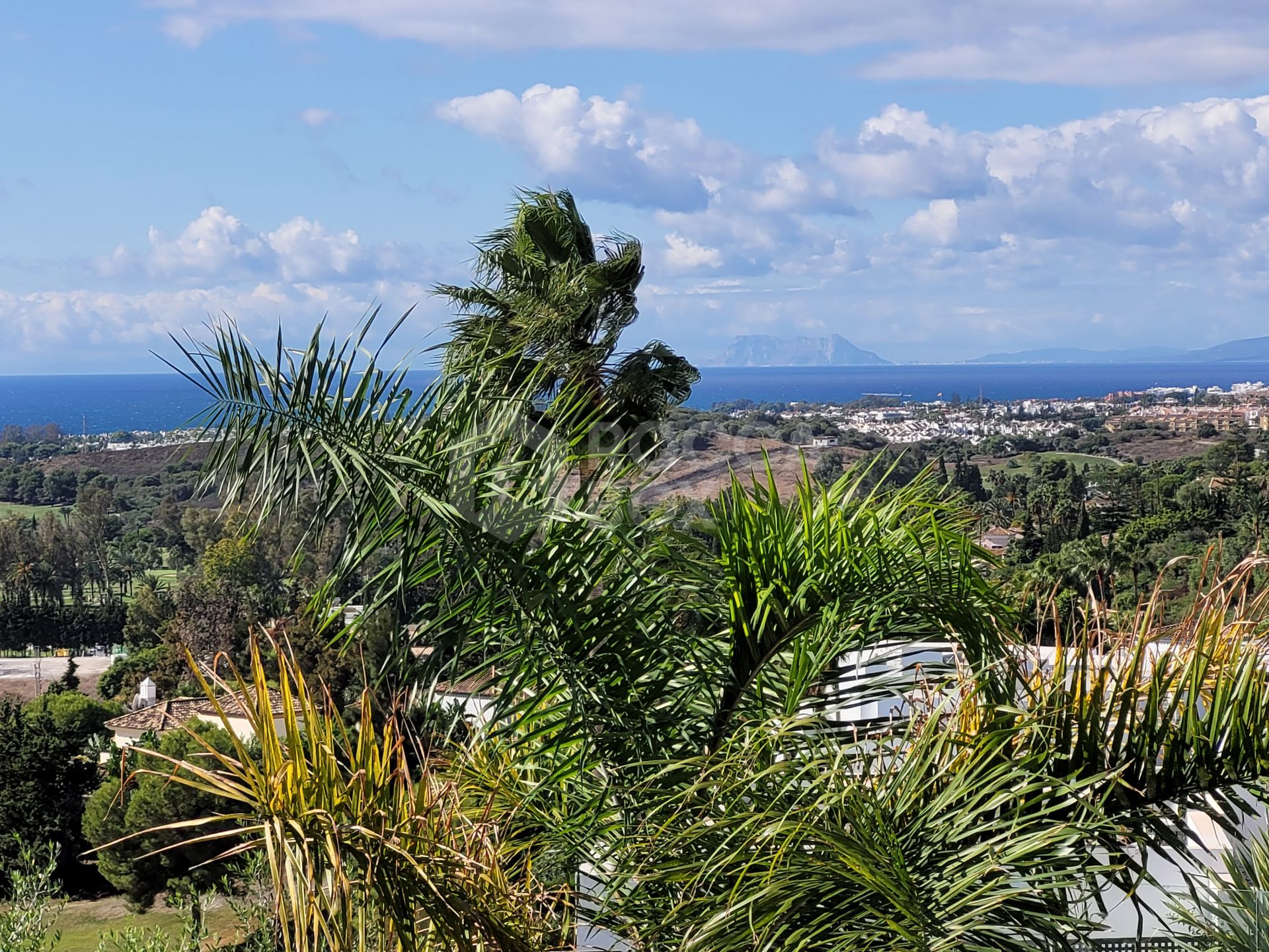 Stunning four bedroom, south facing frontline golf villa for sale in Nueva Atalaya, Benahavis, with stunning panoramic views to the sea