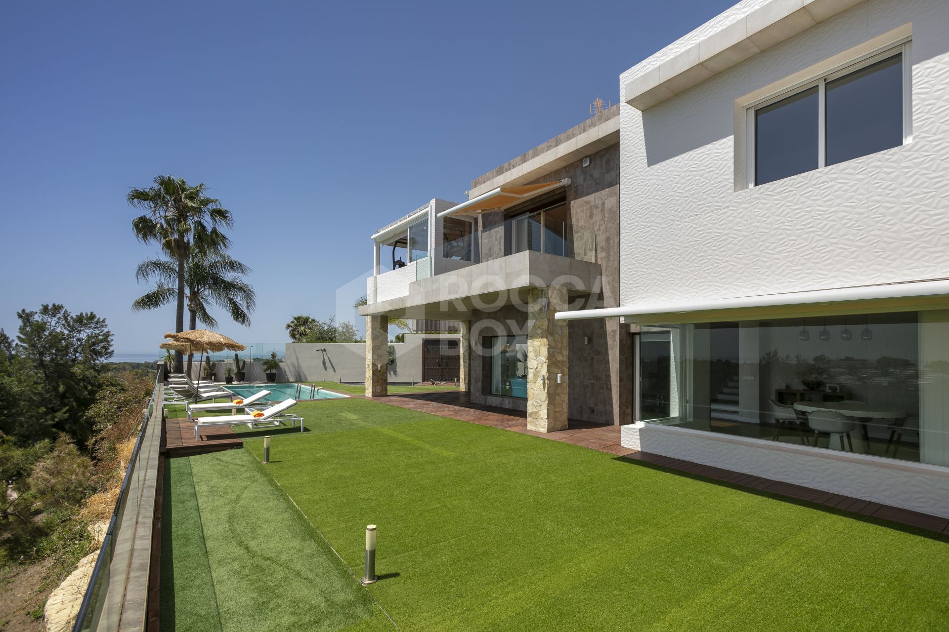 Stunning four bedroom, south facing frontline golf villa for sale in Nueva Atalaya, Benahavis, with stunning panoramic views to the sea