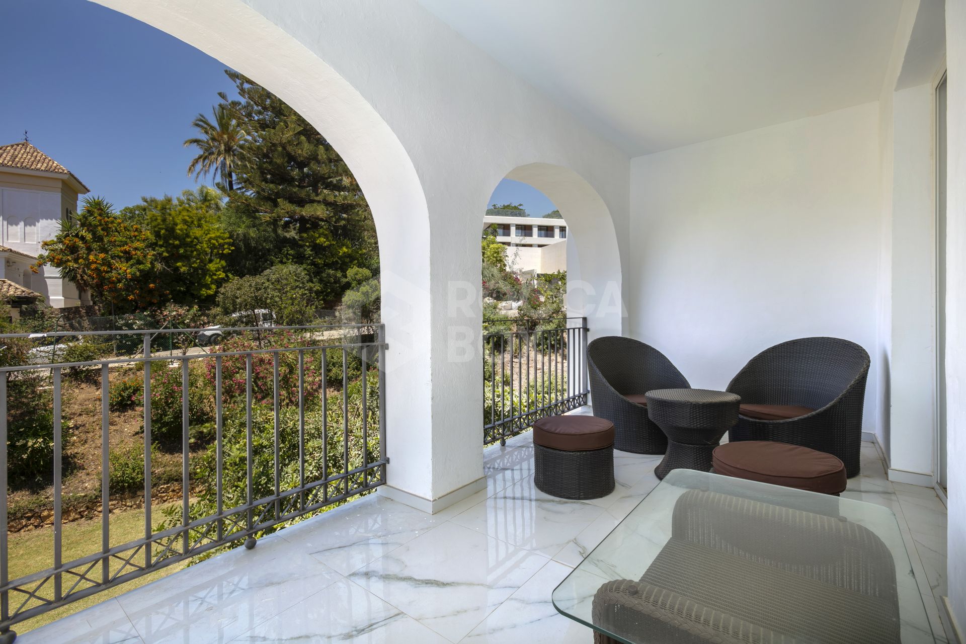 Fantastic four bedroom south west facing villa, located in a very quiet street with very good views to the sea and mountains, in El Rosario, Marbella.