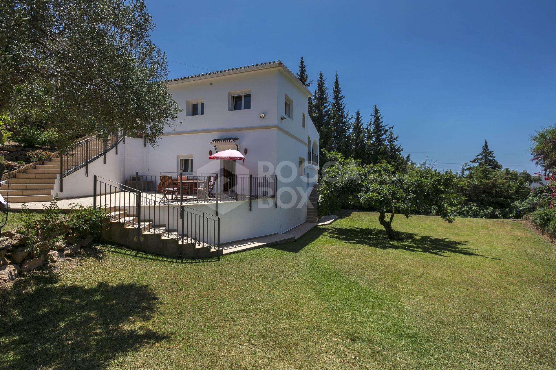 Fantastic four bedroom south west facing villa, located in a very quiet street with very good views to the sea and mountains, in El Rosario, Marbella.