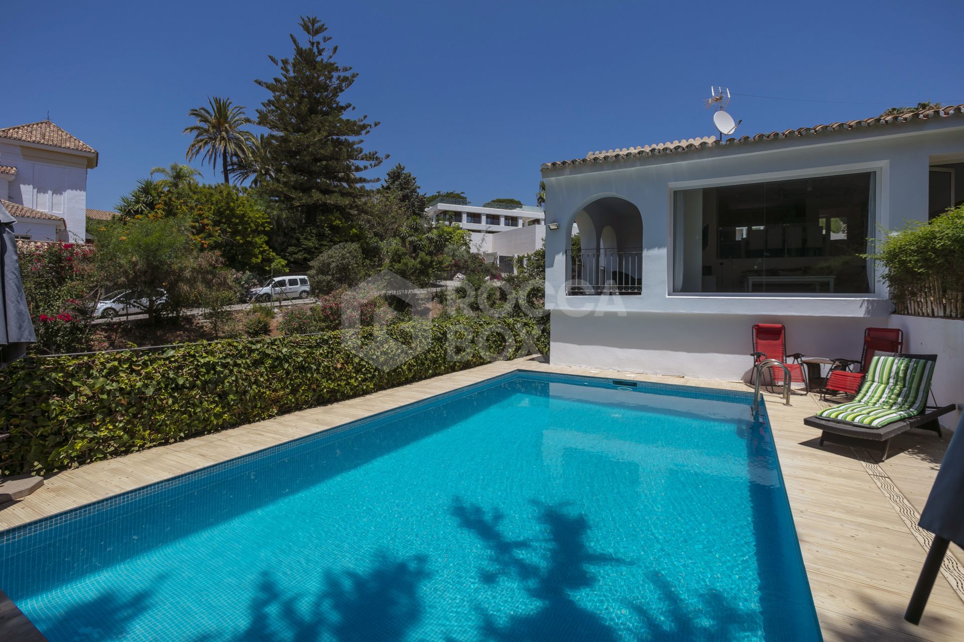 Fantastic four bedroom south west facing villa, located in a very quiet street with very good views to the sea and mountains, in El Rosario, Marbella.