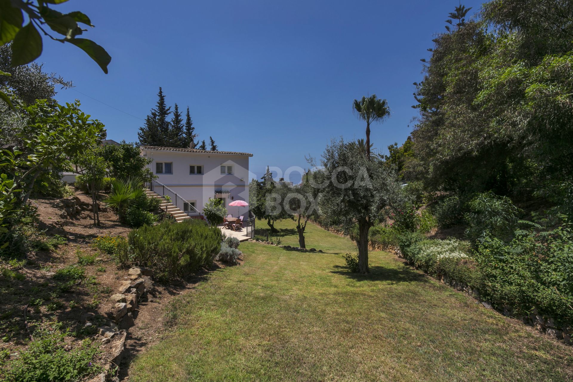 Fantastic four bedroom south west facing villa, located in a very quiet street with very good views to the sea and mountains, in El Rosario, Marbella.