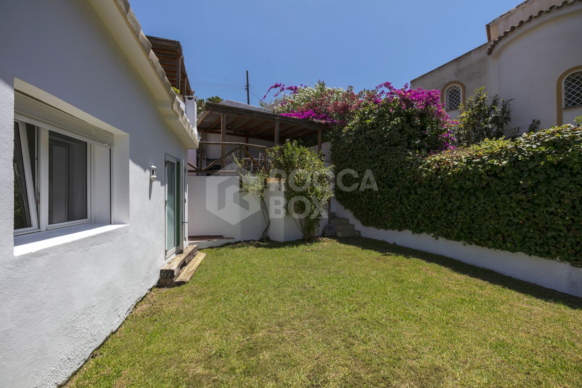 Fantastic four bedroom south west facing villa, located in a very quiet street with very good views to the sea and mountains, in El Rosario, Marbella.