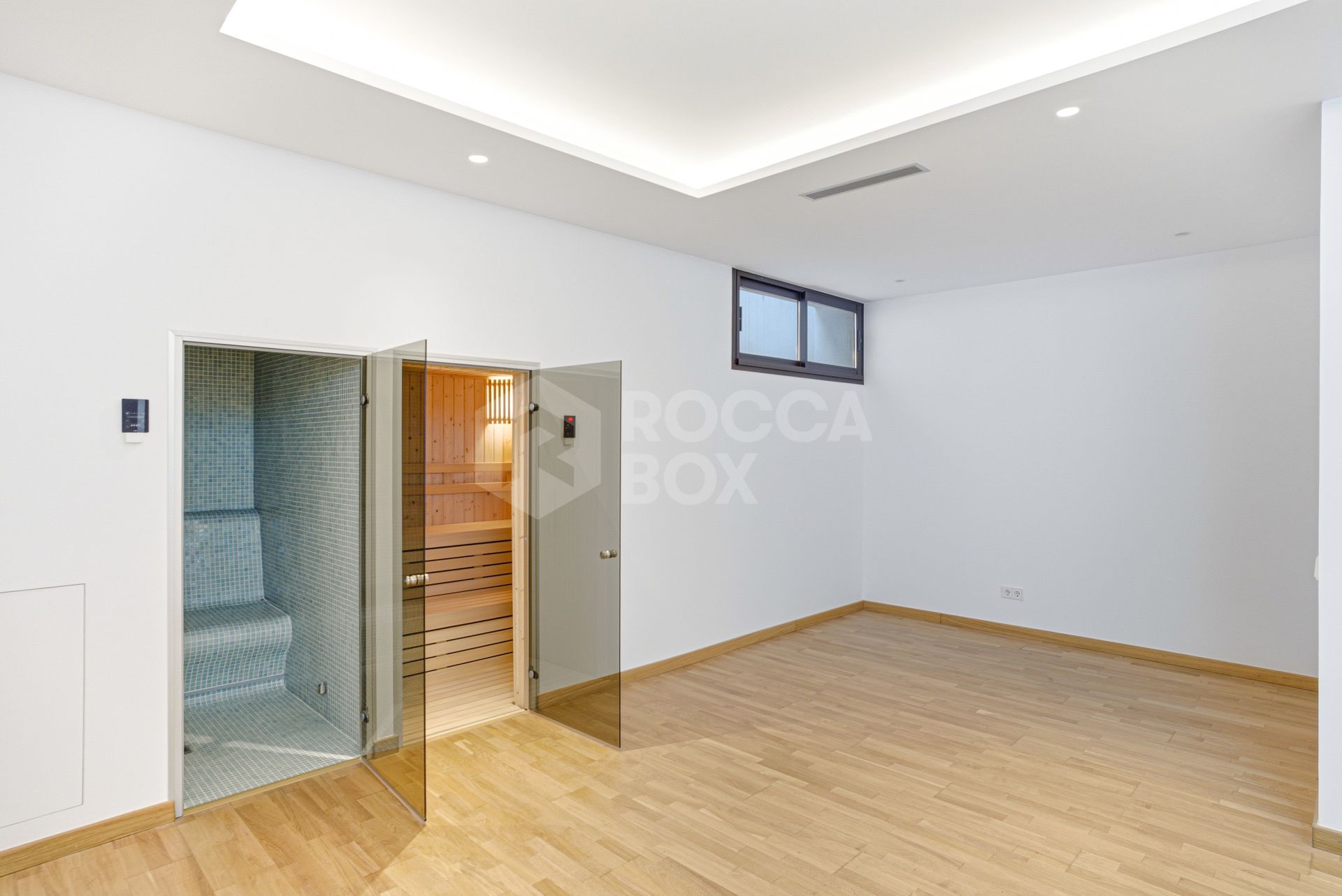 Newly built luxury, four bedroom, south facing villa located in an exclusive gated community on the edge of Marbella´s Golden Mile