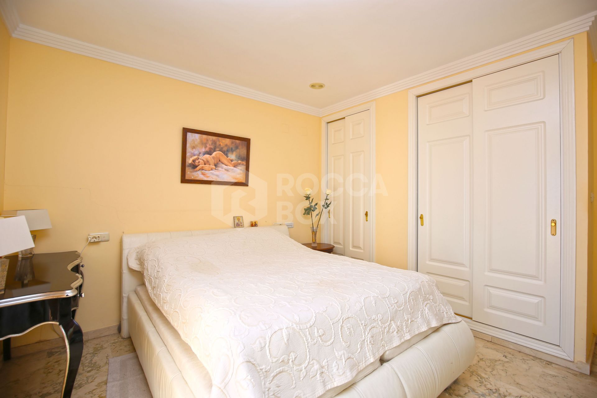 Charming one bedroom, southeast facing apartment in the gated community of Río Real