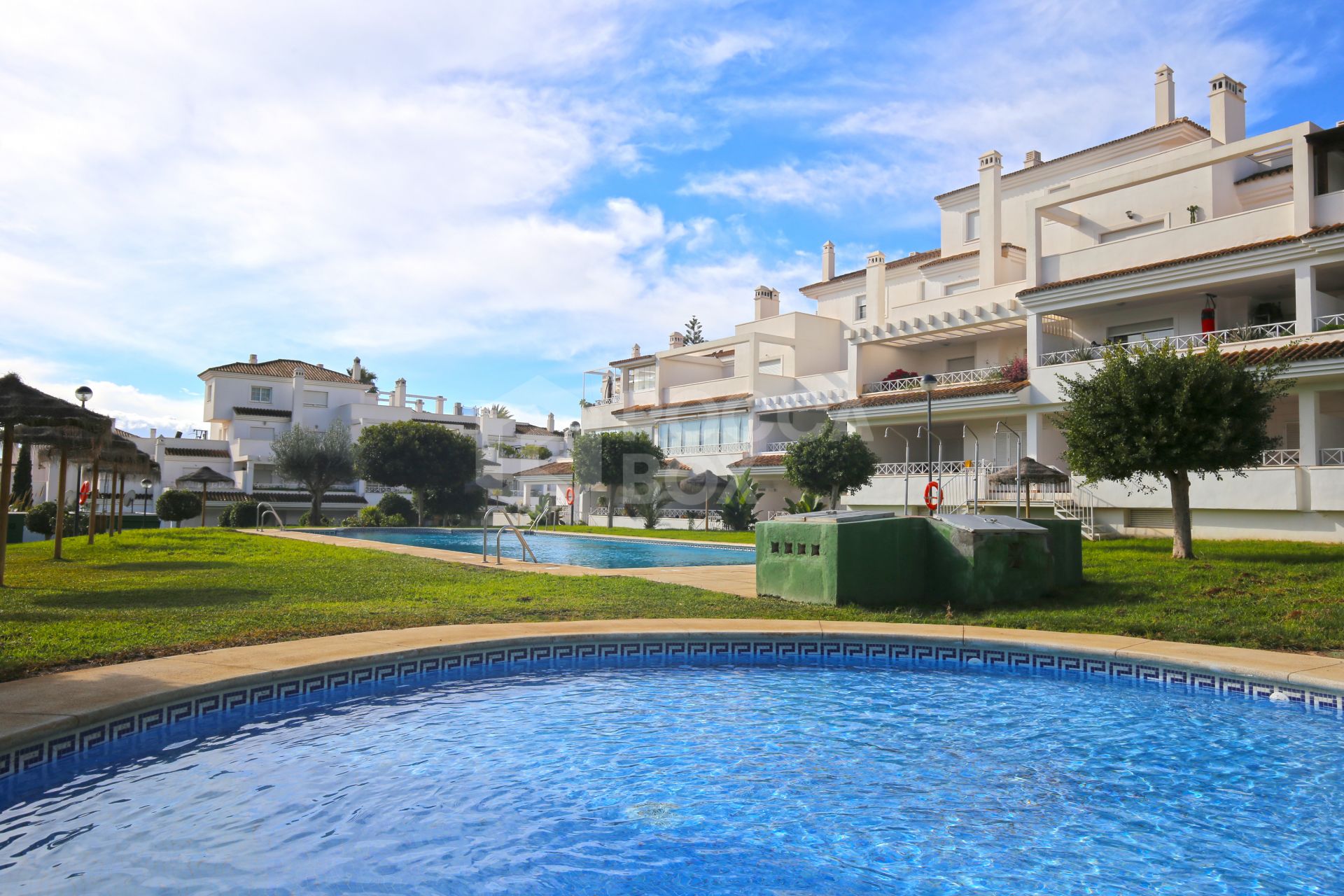 Charming one bedroom, southeast facing apartment in the gated community of Río Real