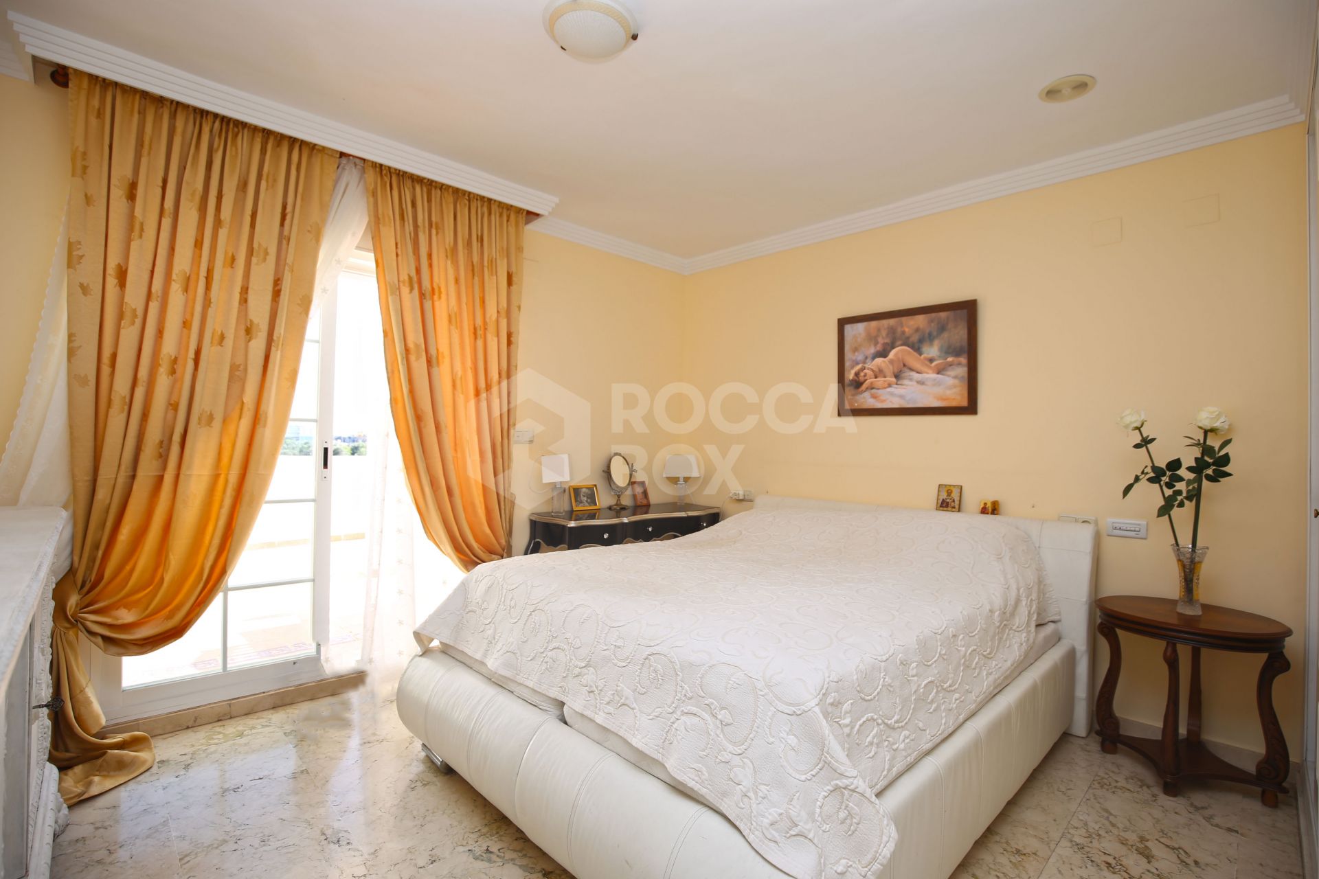 Charming one bedroom, southeast facing apartment in the gated community of Río Real