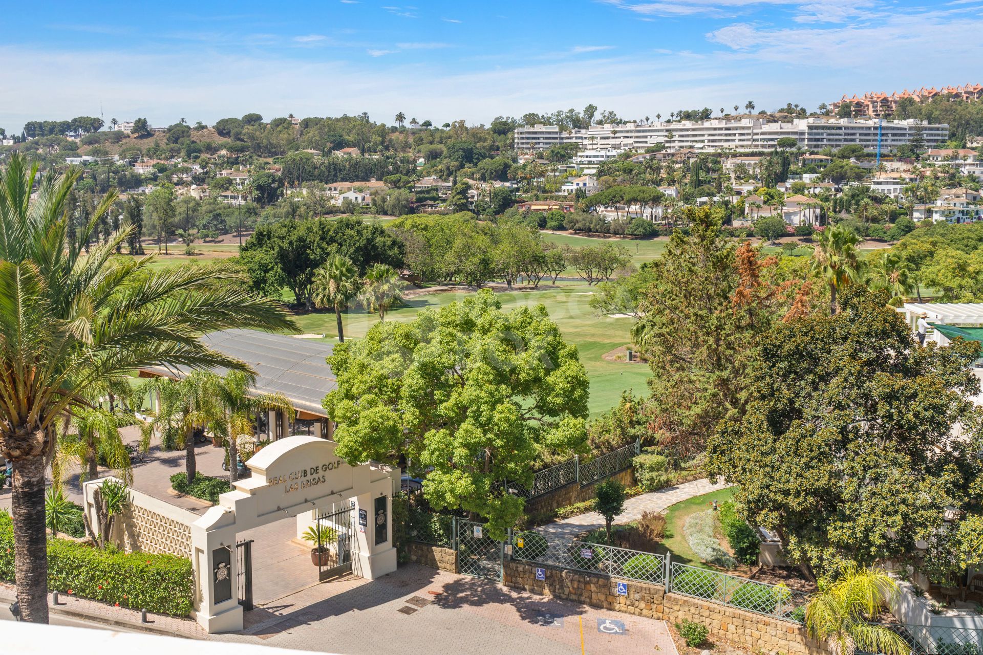 Fully renovated three bedroom penthouse in the Las Brisas – Hotel del Golf urbanization