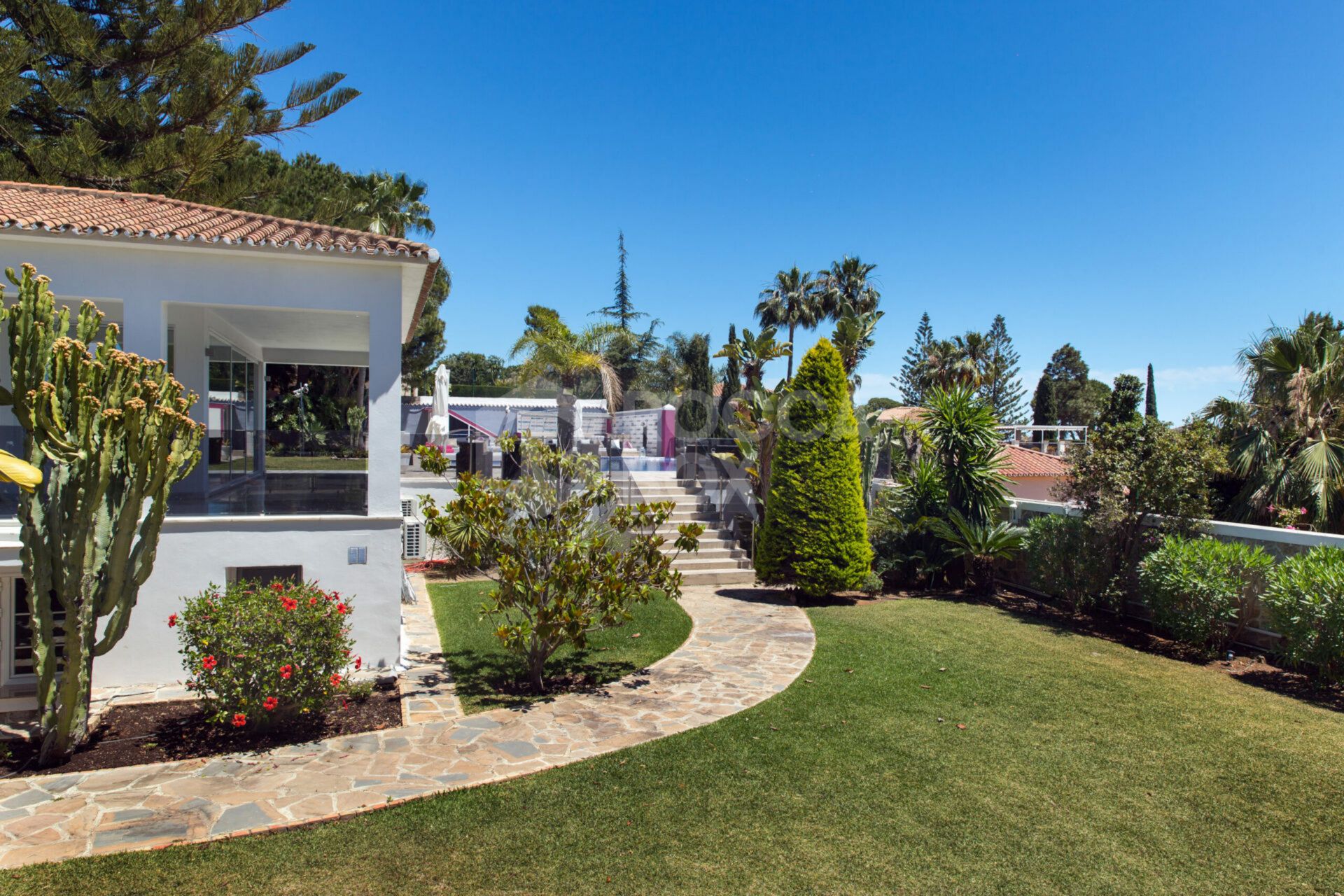 Wonderful eight bedroom villa with stunning, panoramic views across the Mediterranean Sea