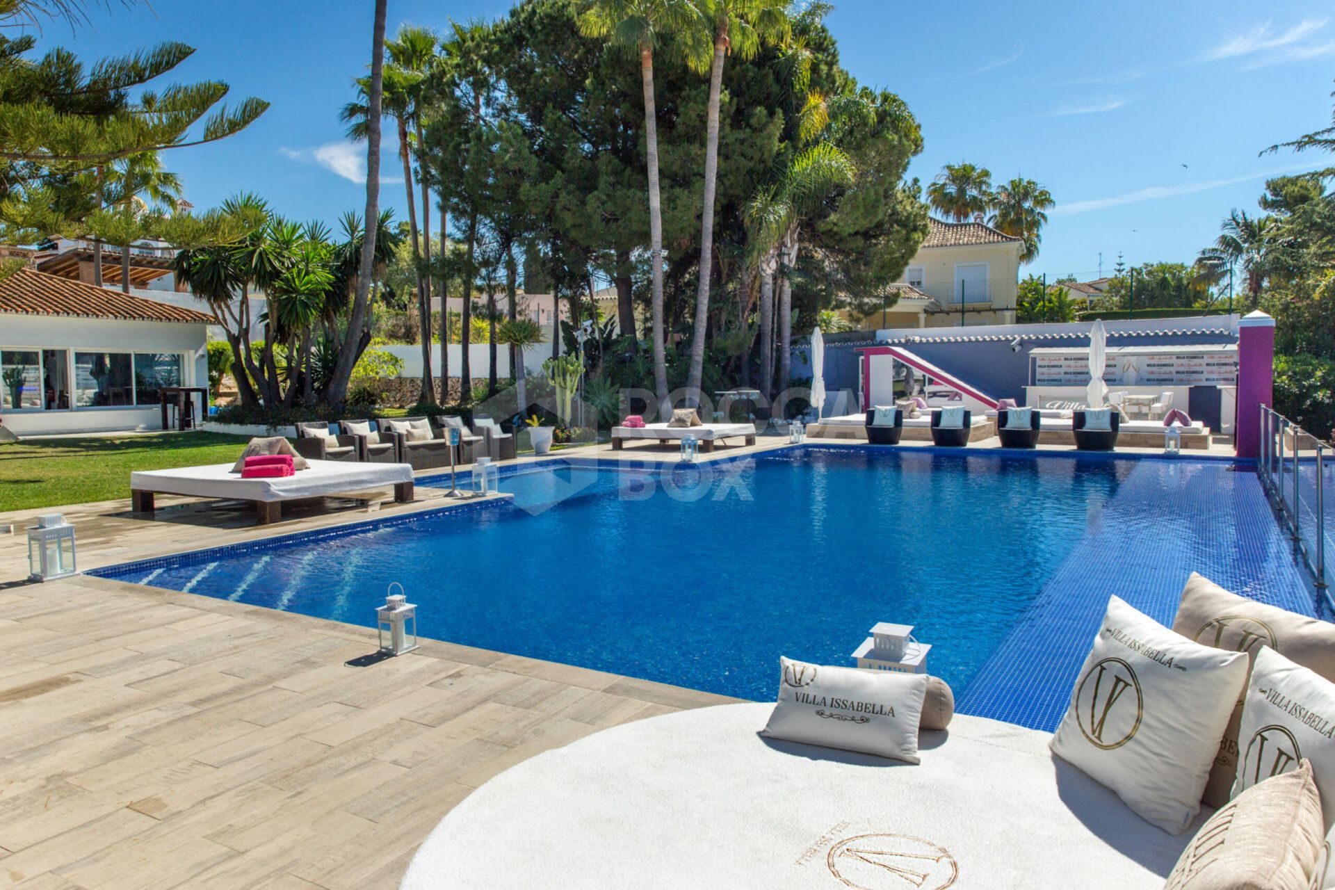 Wonderful eight bedroom villa with stunning, panoramic views across the Mediterranean Sea