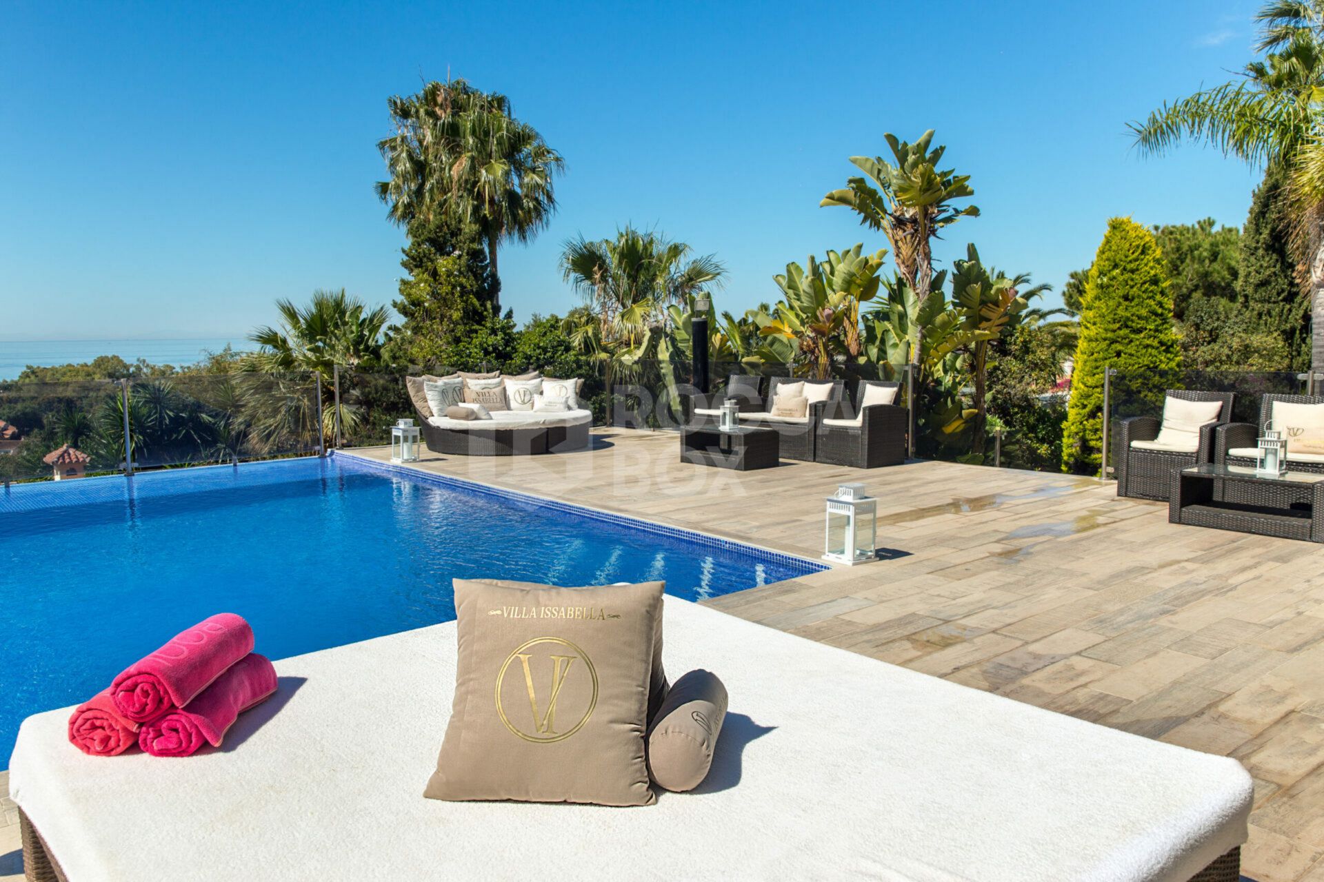 Wonderful eight bedroom villa with stunning, panoramic views across the Mediterranean Sea