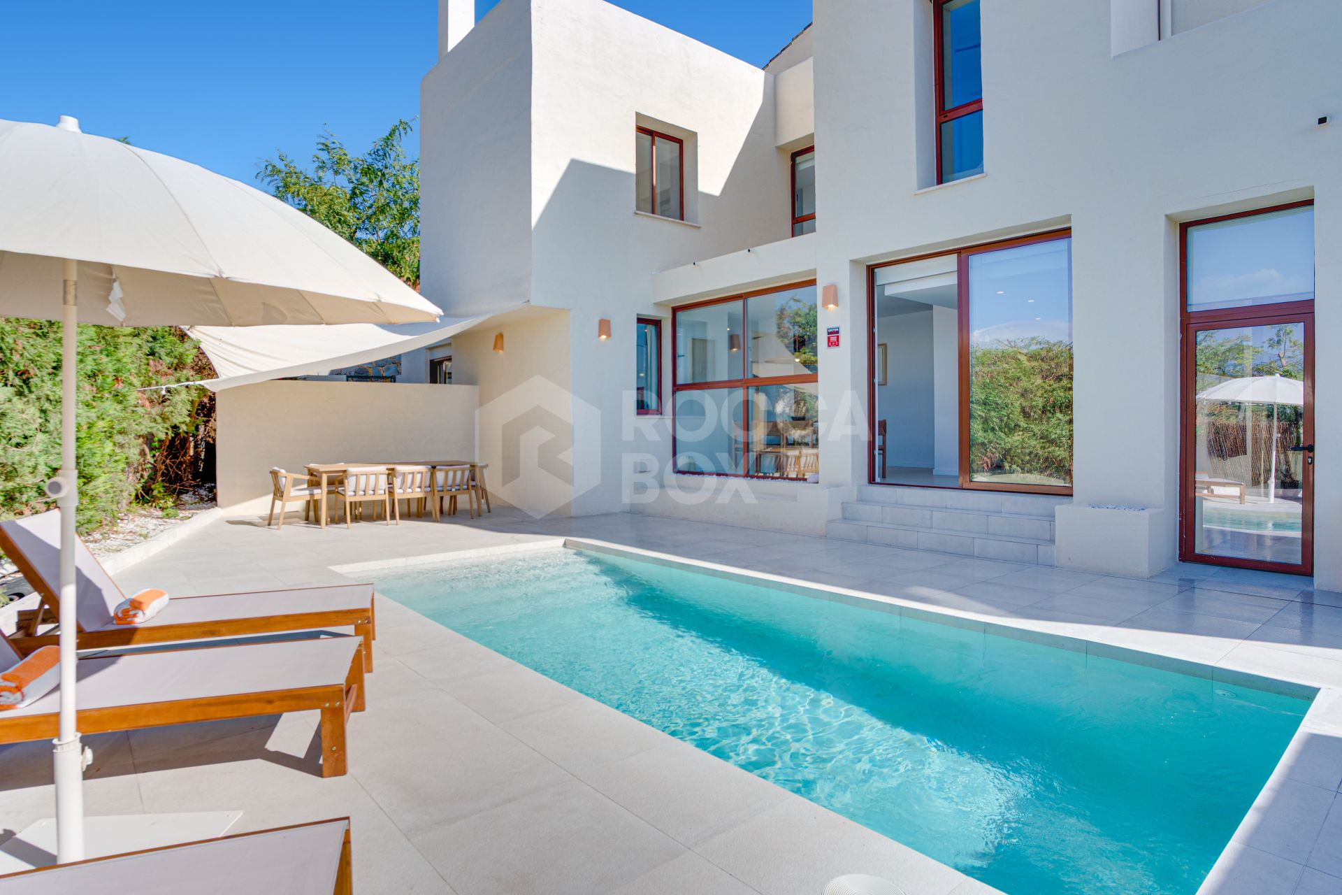 Stunning, five bedroom corner townhouse, located in the gated community of Urb. Riviera Beach in Cancelada