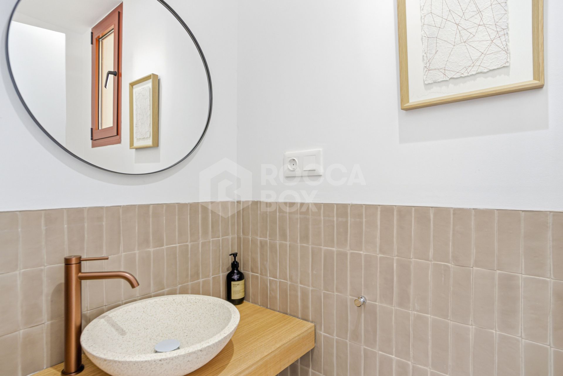 Stunning, five bedroom corner townhouse, located in the gated community of Urb. Riviera Beach in Cancelada