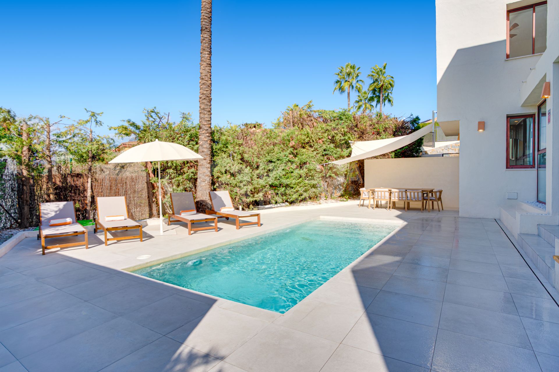 Stunning, five bedroom corner townhouse, located in the gated community of Urb. Riviera Beach in Cancelada