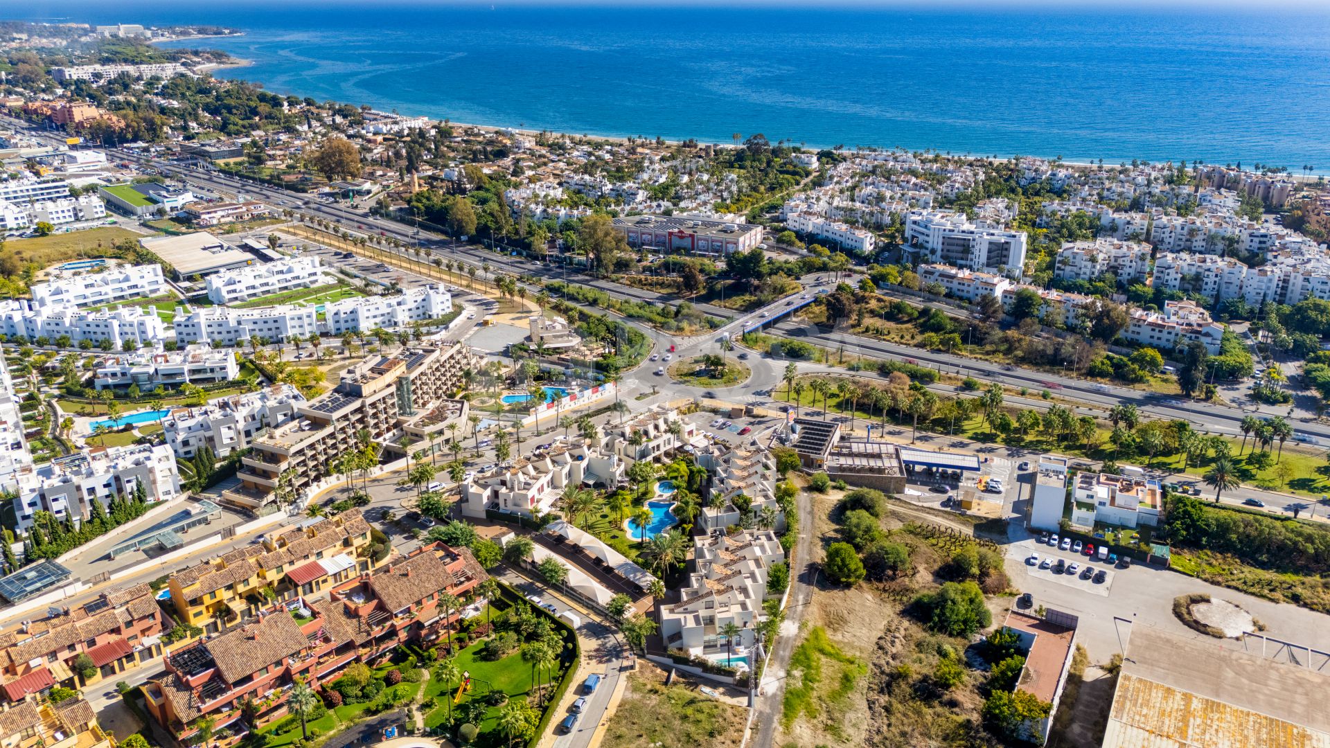 Stunning, five bedroom corner townhouse, located in the gated community of Urb. Riviera Beach in Cancelada