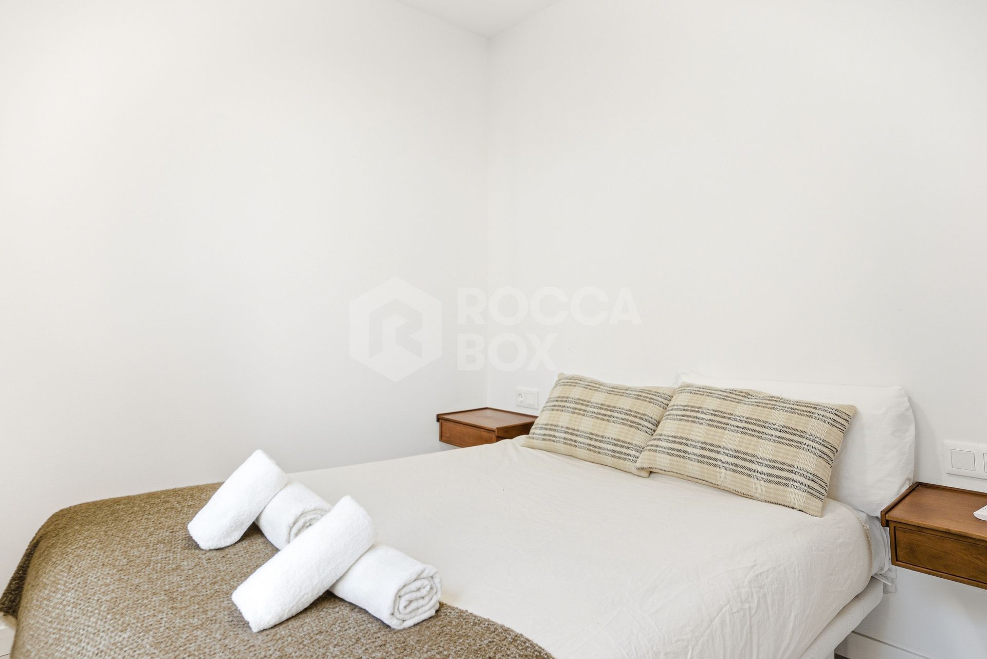 Stunning, five bedroom corner townhouse, located in the gated community of Urb. Riviera Beach in Cancelada