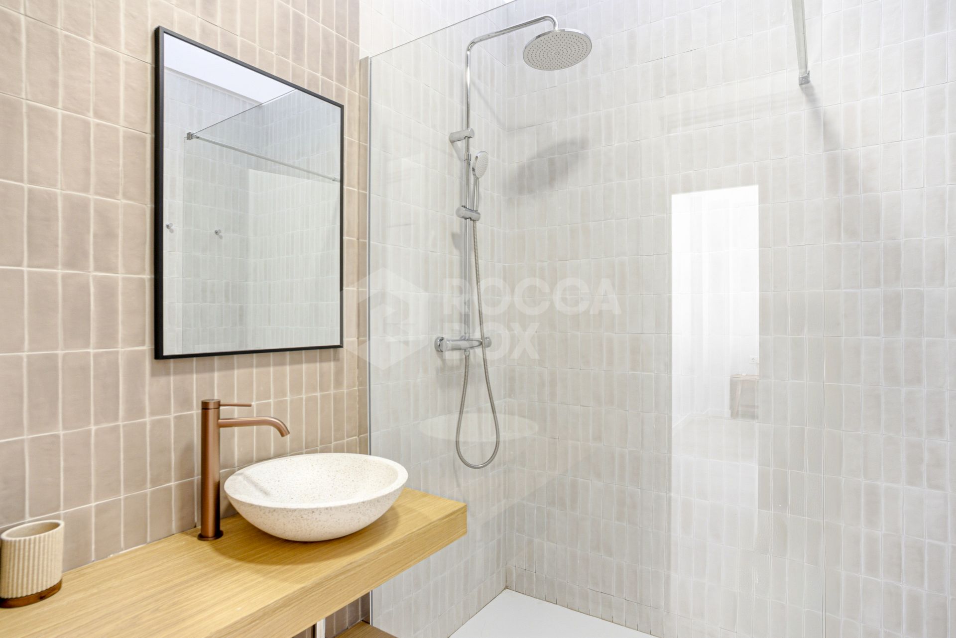 Stunning, five bedroom corner townhouse, located in the gated community of Urb. Riviera Beach in Cancelada