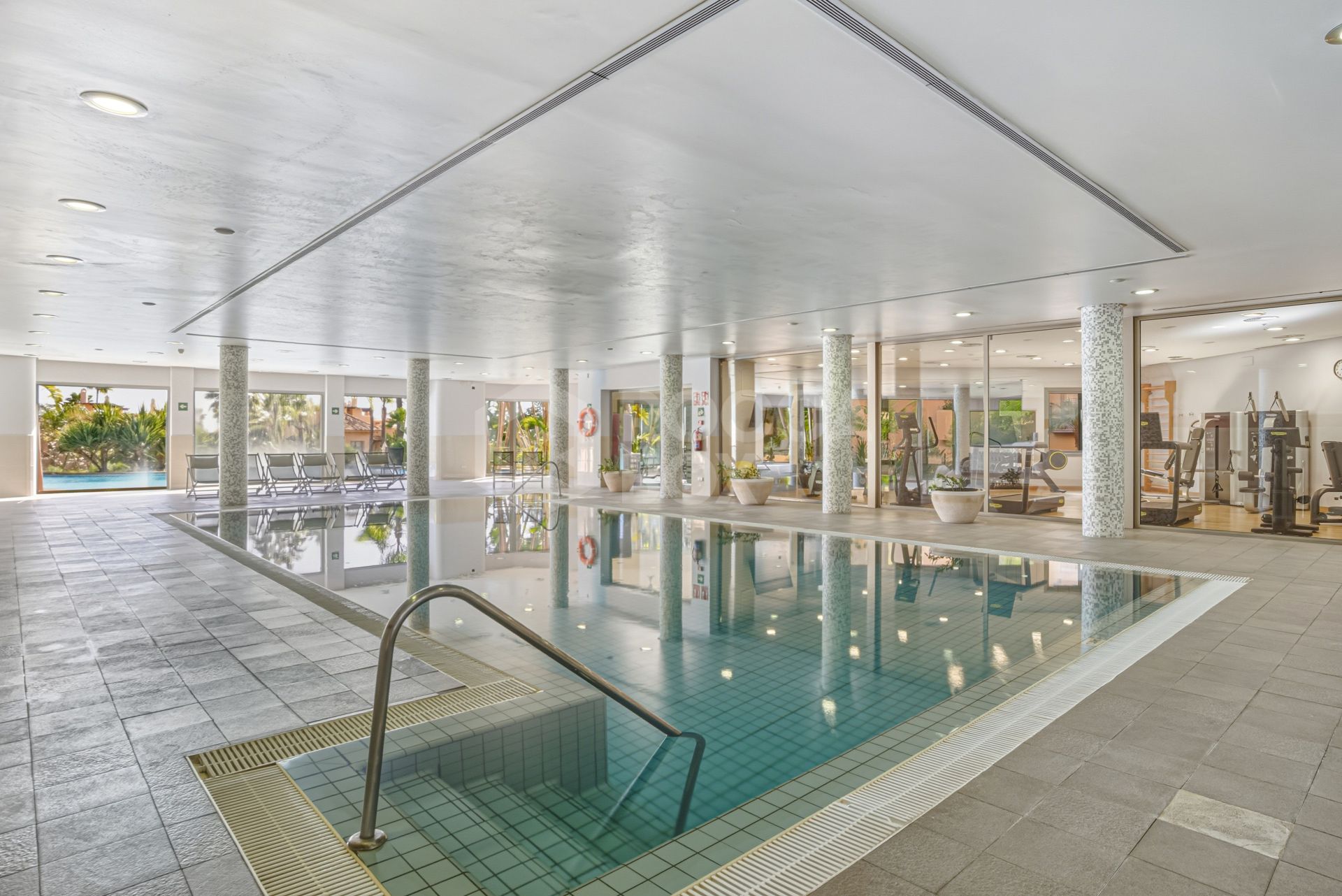 Beautiful, south-west facing, two bedroom penthouse located in the prestigious Mansion Club, Marbella