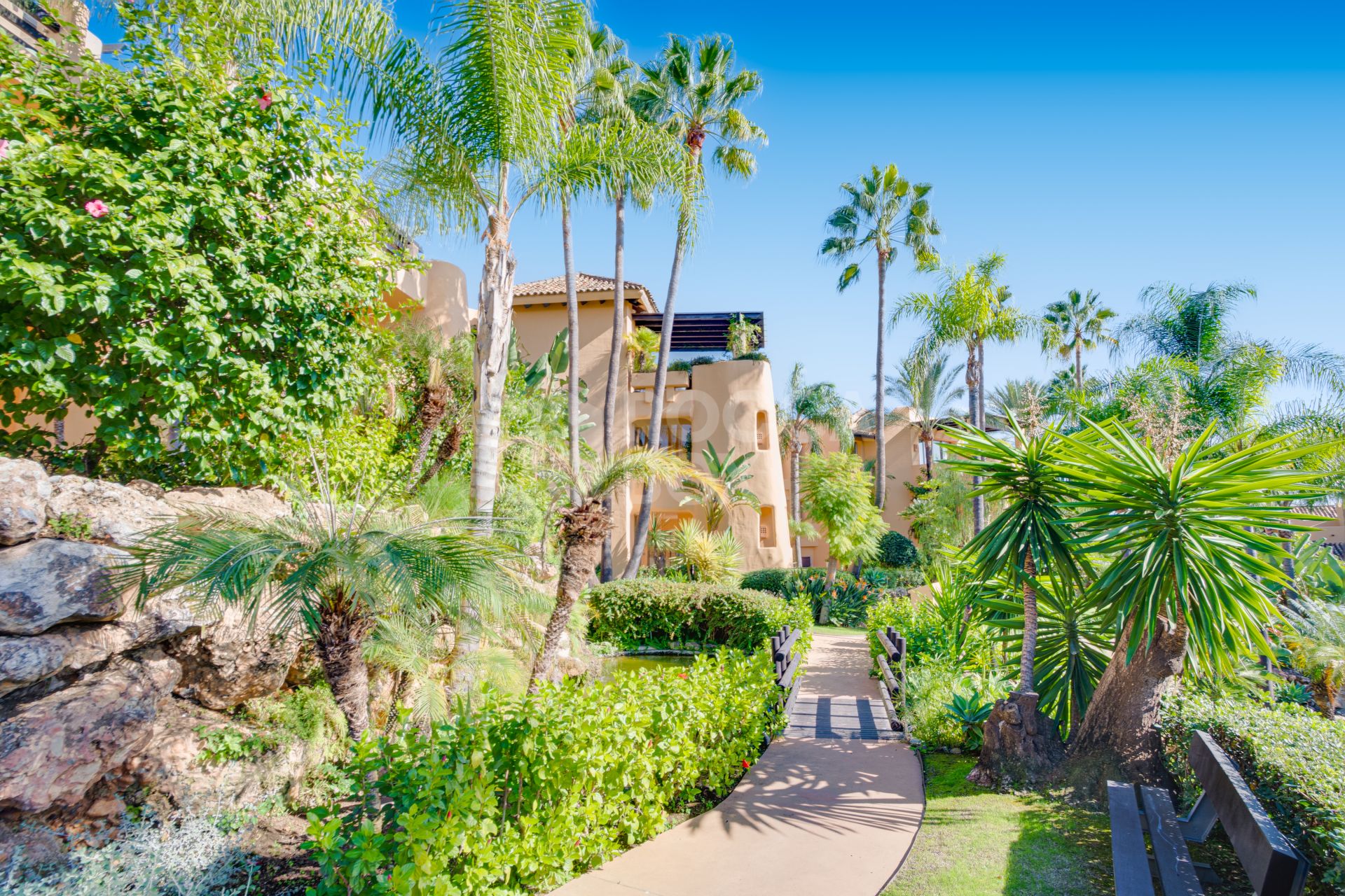 Beautiful, south-west facing, two bedroom penthouse located in the prestigious Mansion Club, Marbella