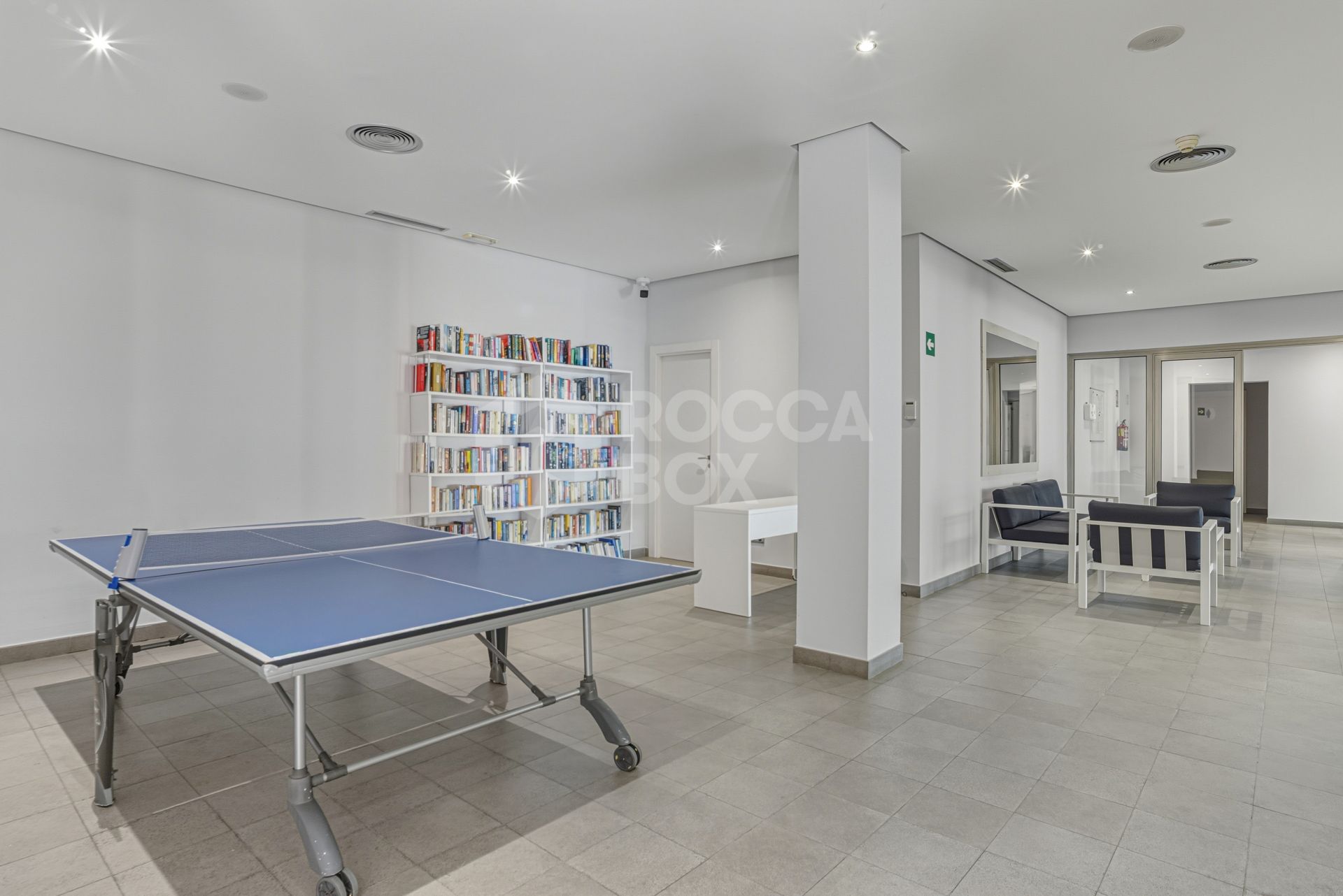 Beautiful, south-west facing, two bedroom penthouse located in the prestigious Mansion Club, Marbella