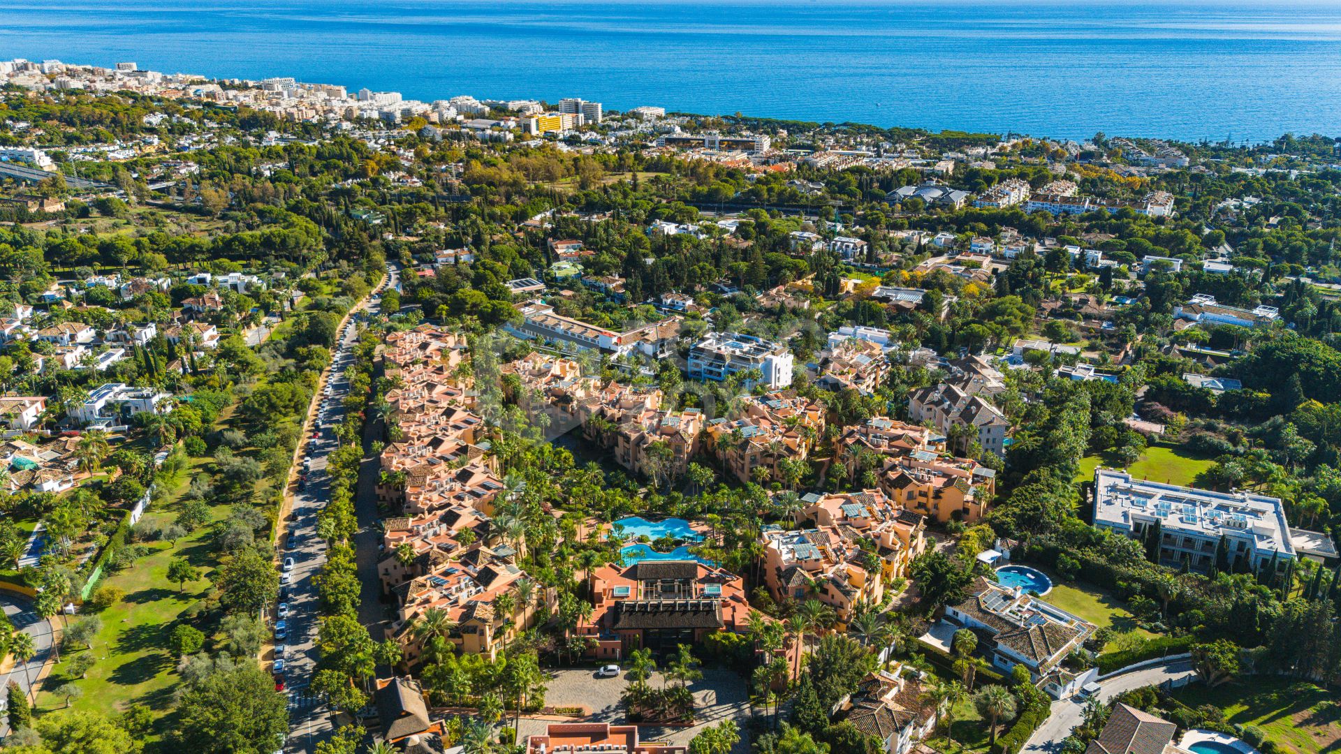 Beautiful, south-west facing, two bedroom penthouse located in the prestigious Mansion Club, Marbella