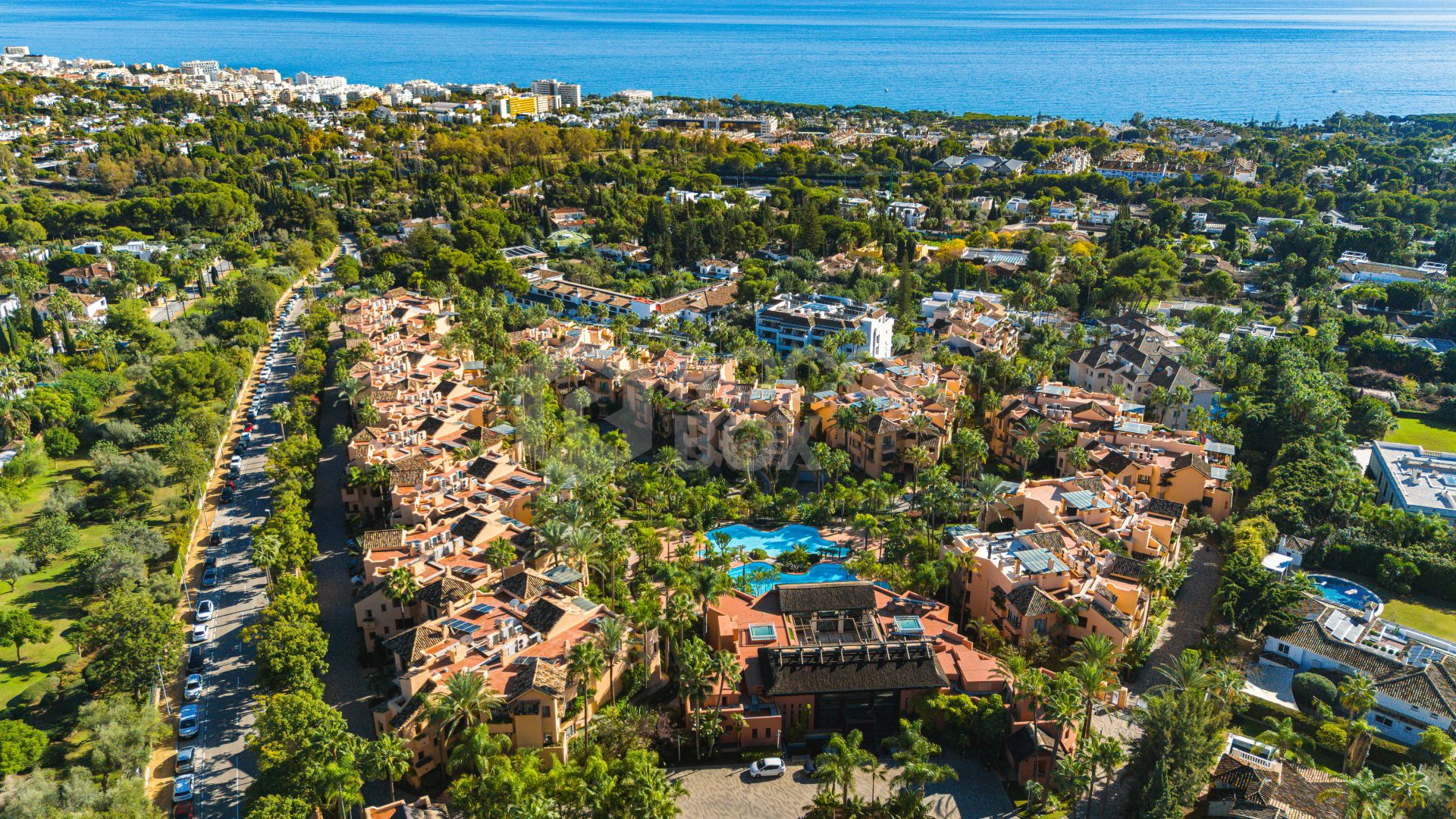 Beautiful, south-west facing, two bedroom penthouse located in the prestigious Mansion Club, Marbella