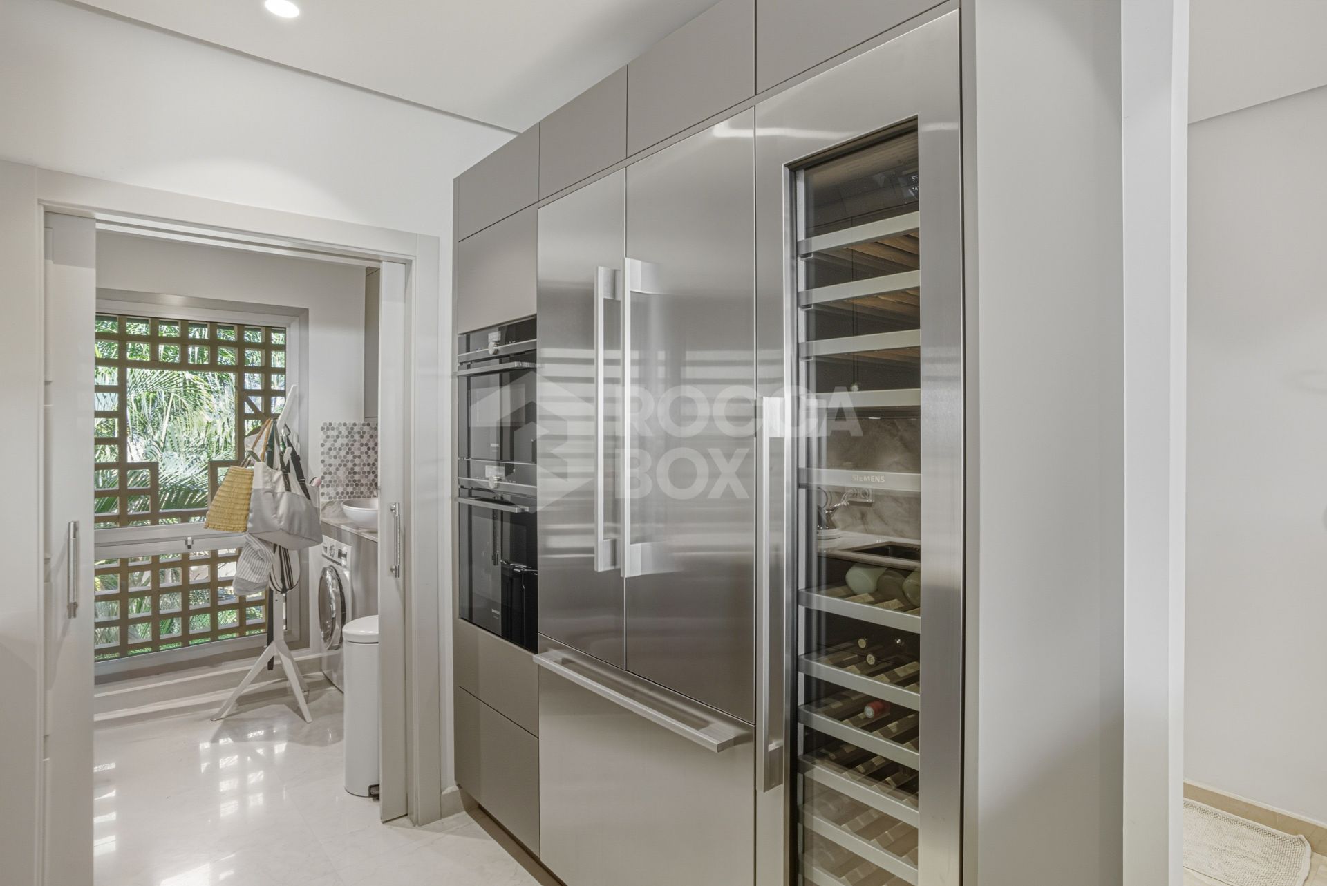 Beautiful, south-west facing, two bedroom penthouse located in the prestigious Mansion Club, Marbella