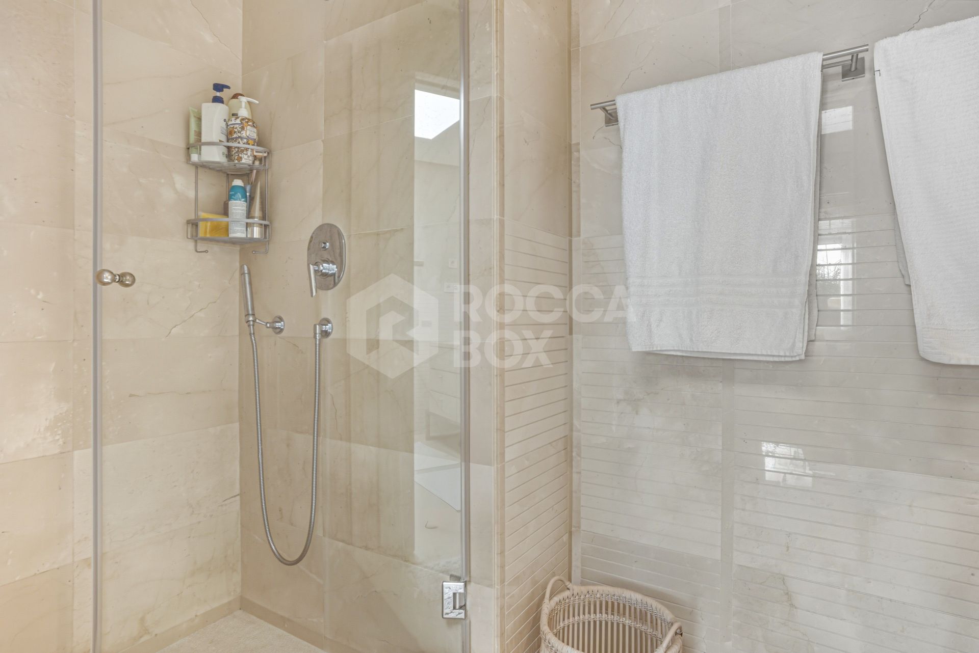 Beautiful, south-west facing, two bedroom penthouse located in the prestigious Mansion Club, Marbella