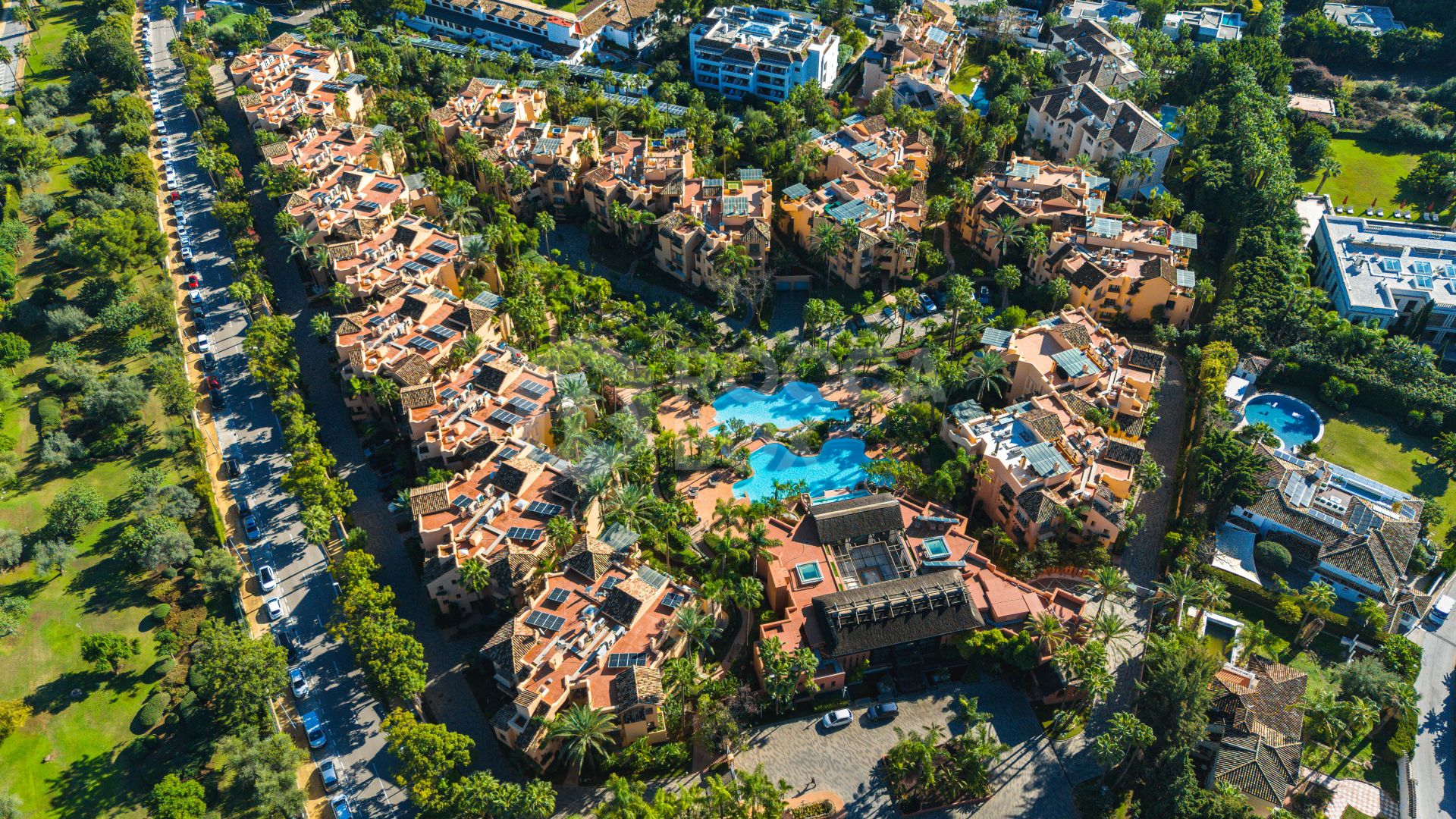 Beautiful, south-west facing, two bedroom penthouse located in the prestigious Mansion Club, Marbella