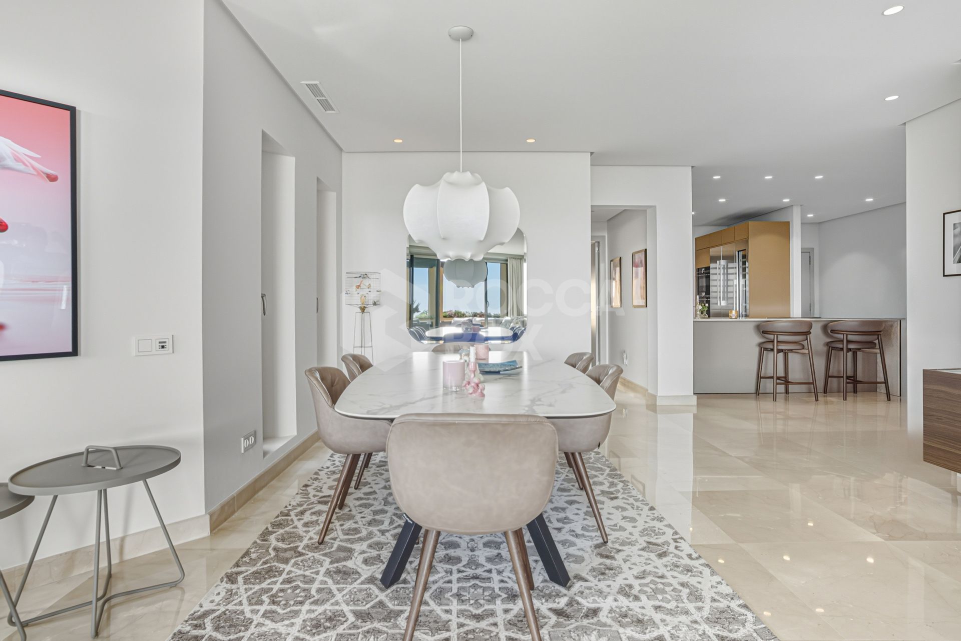 Beautiful, south-west facing, two bedroom penthouse located in the prestigious Mansion Club, Marbella