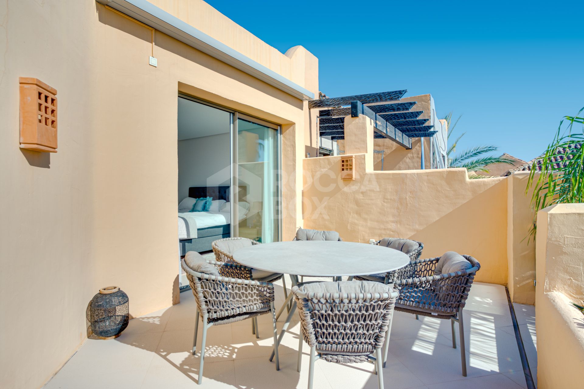 Beautiful, south-west facing, two bedroom penthouse located in the prestigious Mansion Club, Marbella