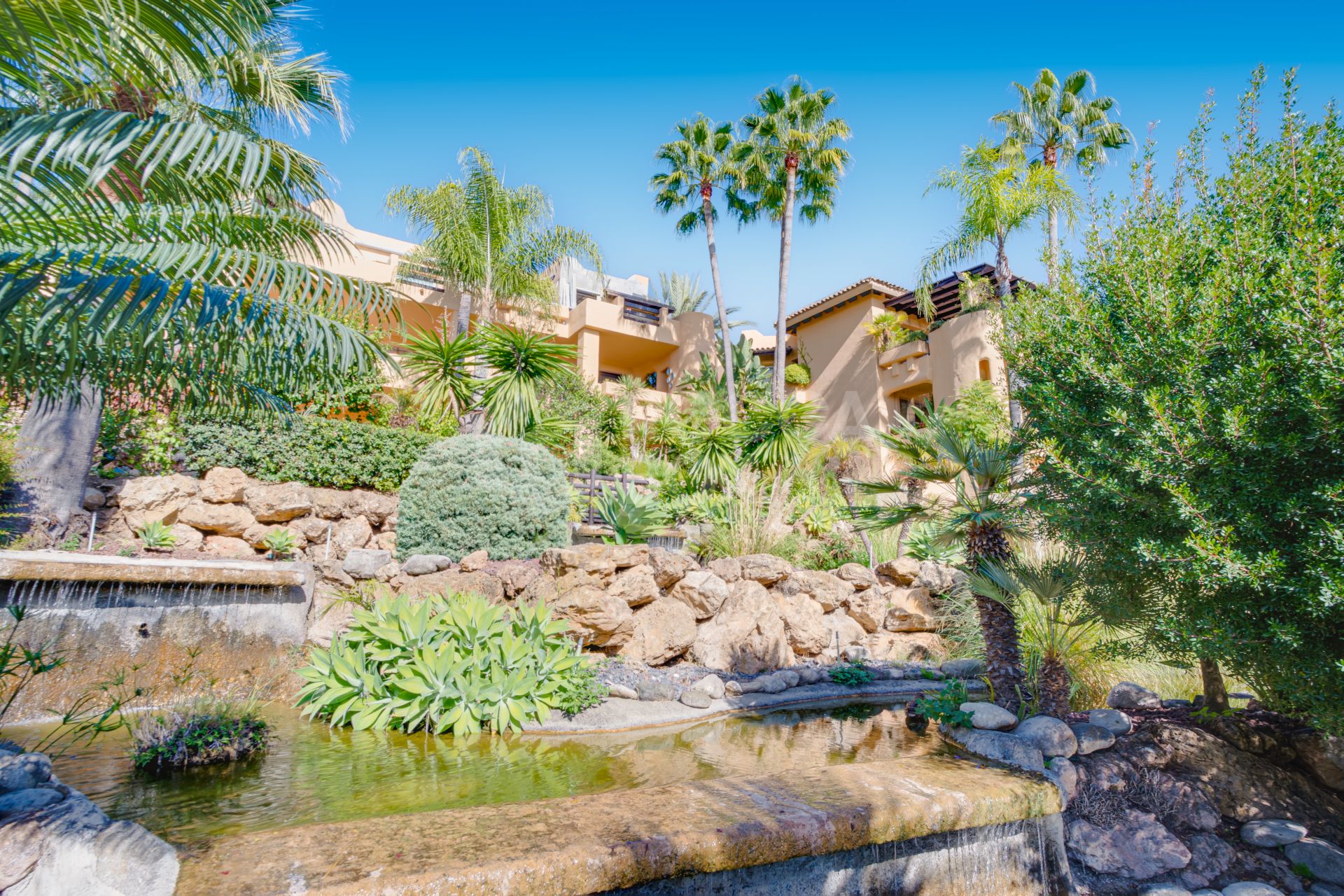 Beautiful, south-west facing, two bedroom penthouse located in the prestigious Mansion Club, Marbella