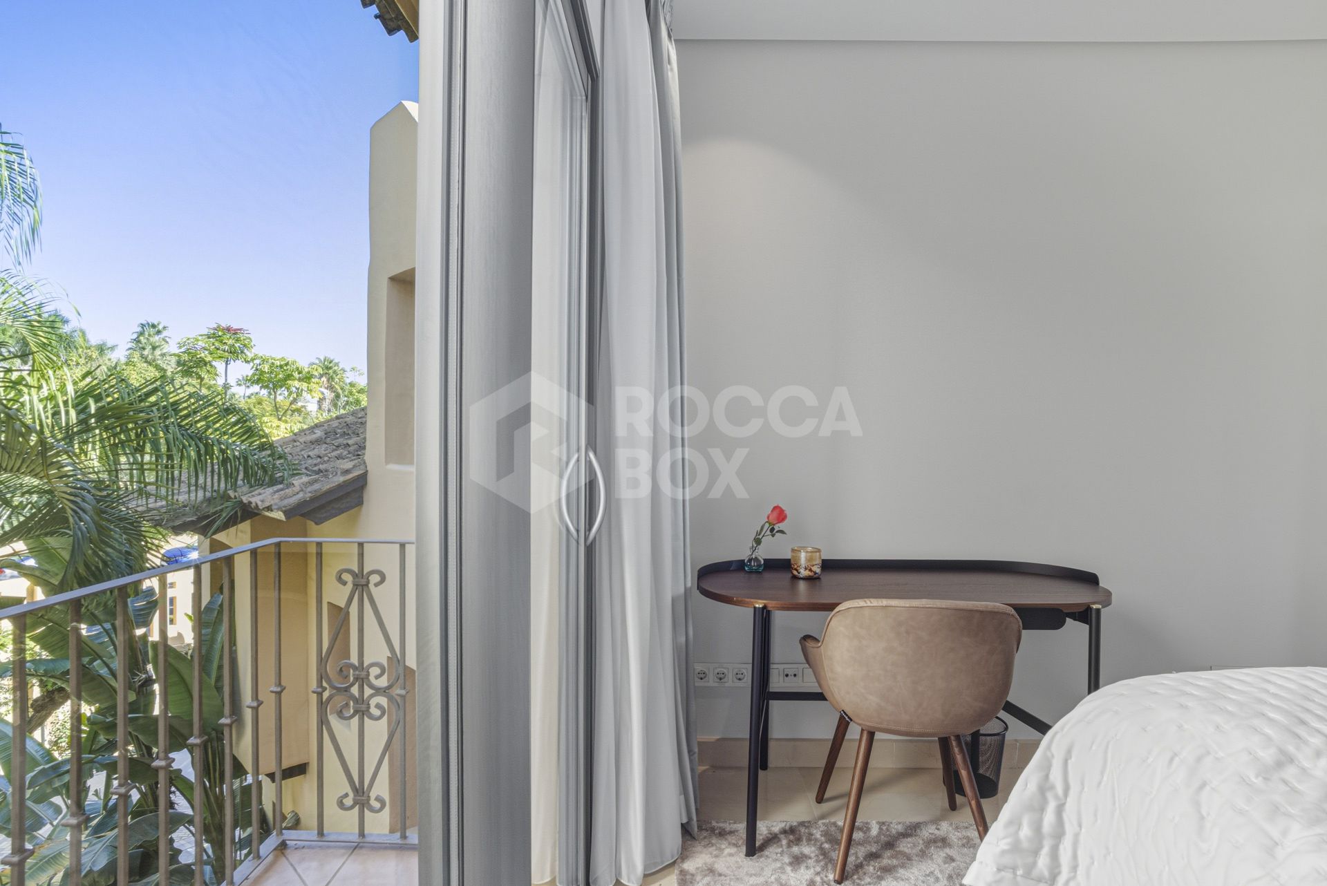 Beautiful, south-west facing, two bedroom penthouse located in the prestigious Mansion Club, Marbella