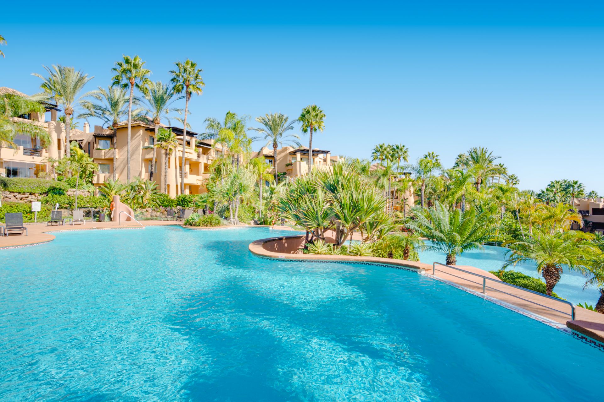 Beautiful, south-west facing, two bedroom penthouse located in the prestigious Mansion Club, Marbella