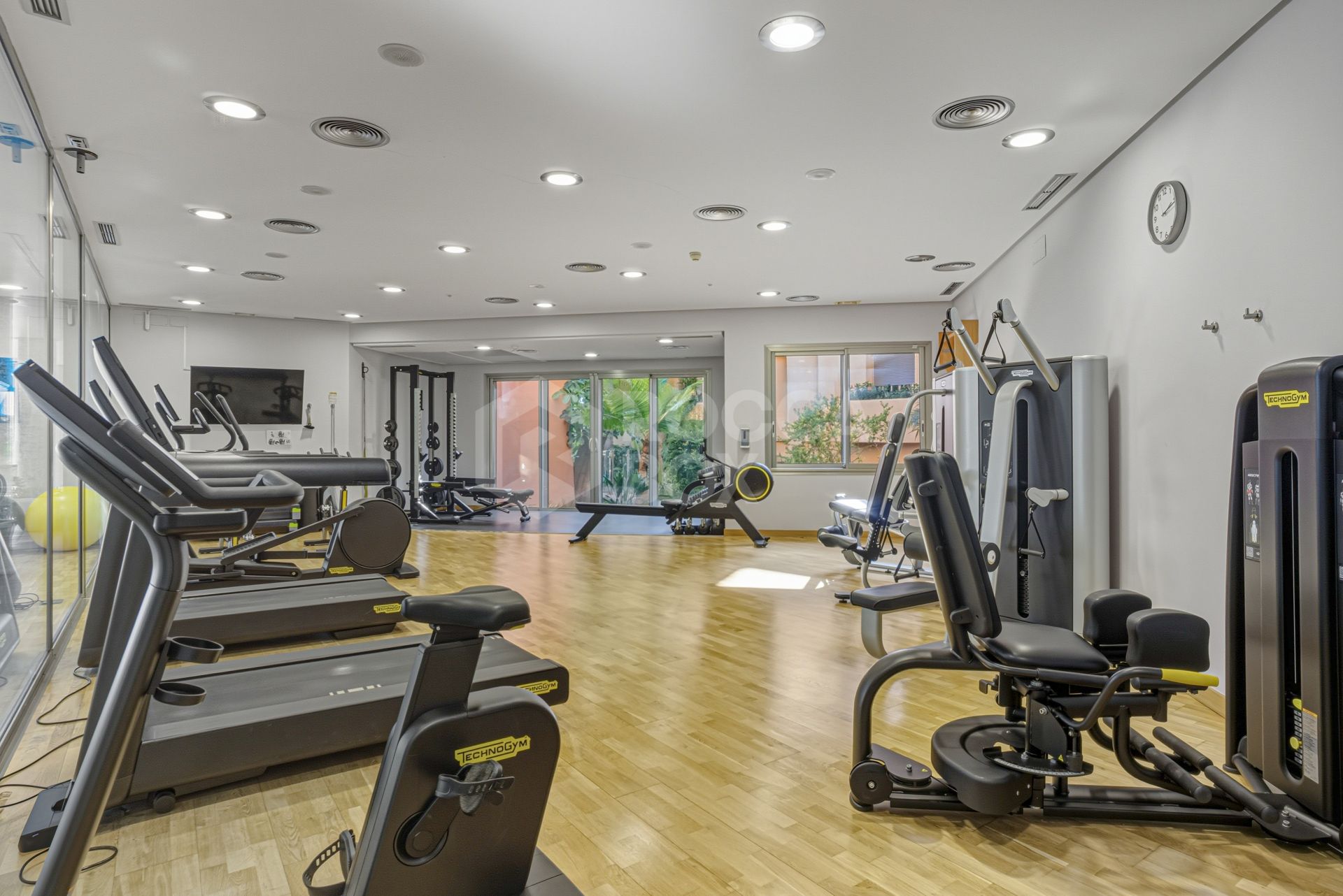 Beautiful, south-west facing, two bedroom penthouse located in the prestigious Mansion Club, Marbella