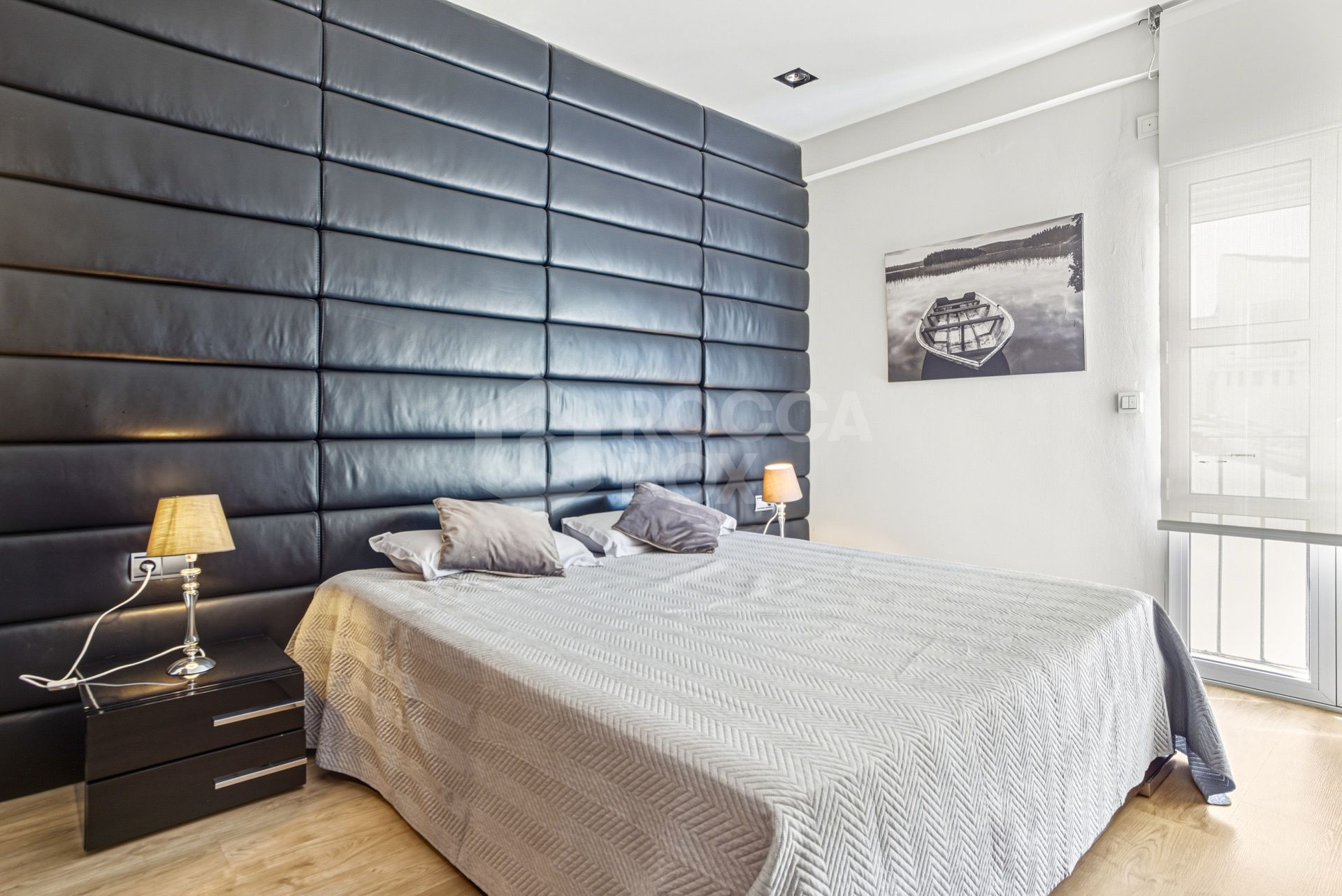 Beautiful beachfront penthouse with sea and mountain views, located in the heart of Puerto Banús.