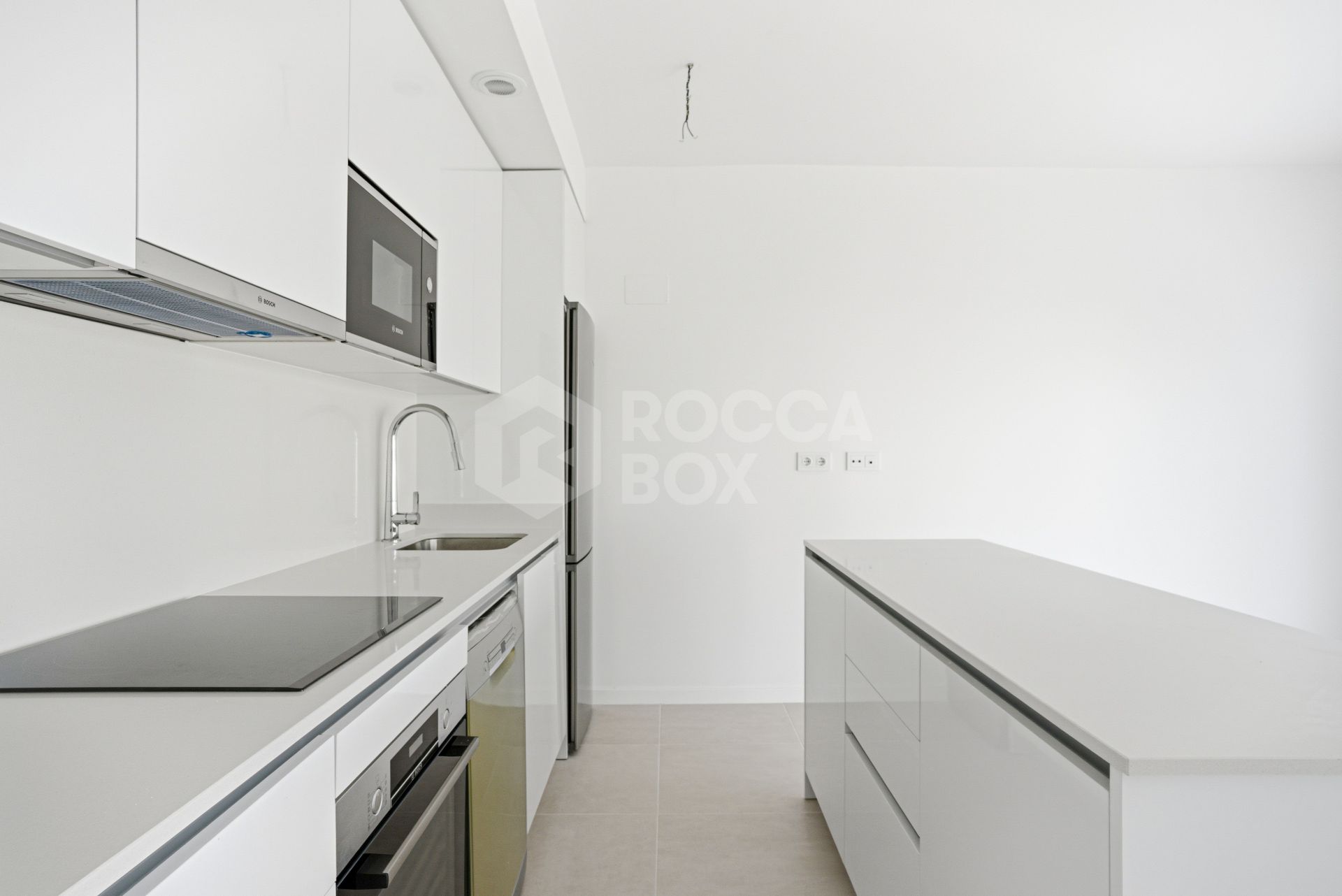 Stylish, southwest facing two bedroom apartment located in the sought-after gated community Acqua Gardens on the New Golden Mile, Estepona