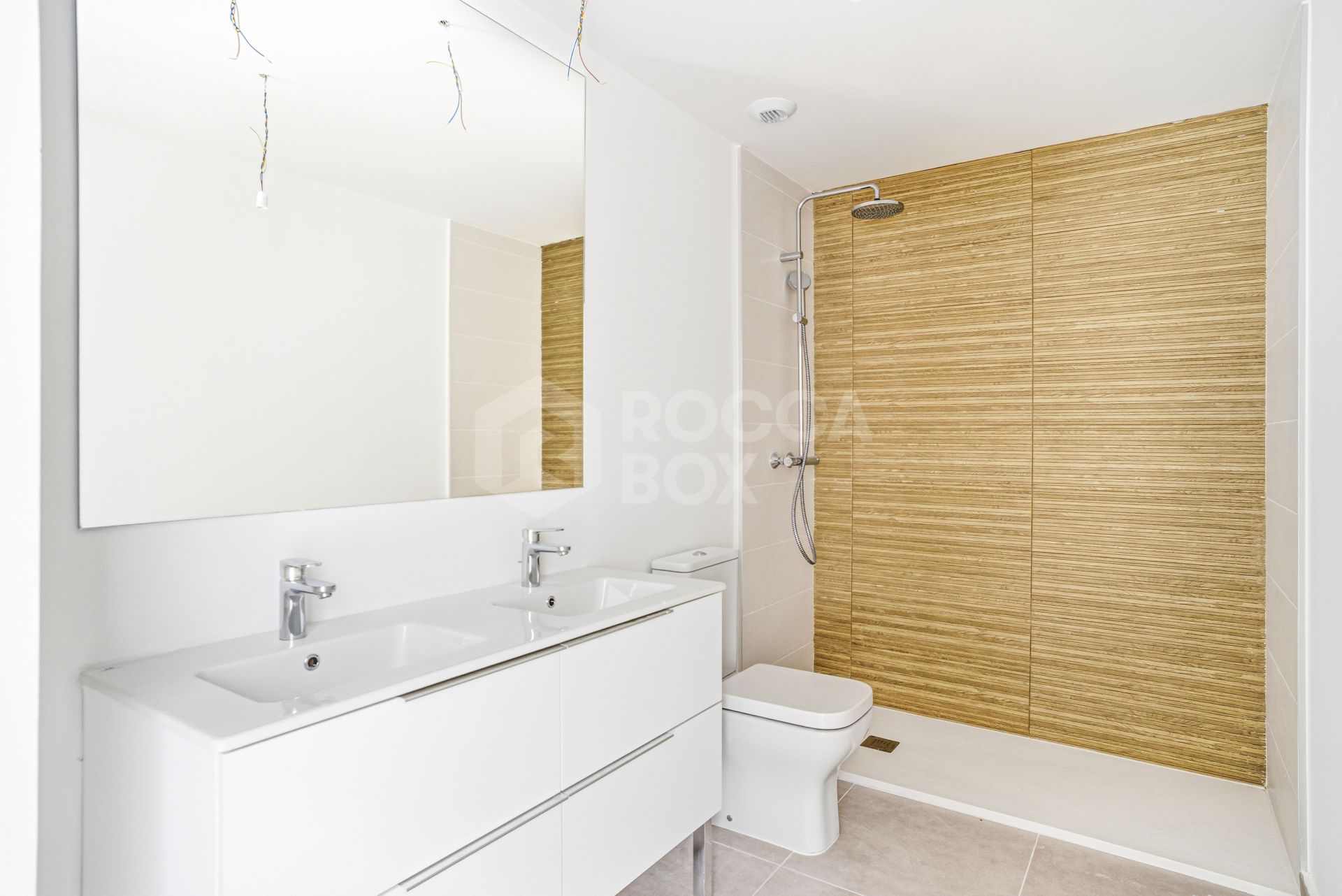 Stylish, southwest facing two bedroom apartment located in the sought-after gated community Acqua Gardens on the New Golden Mile, Estepona