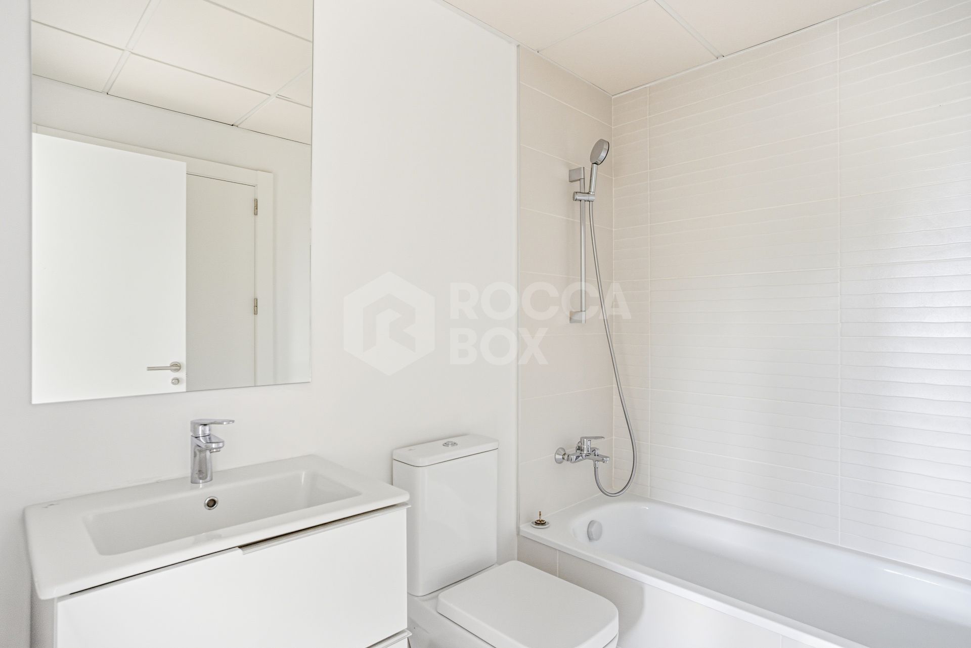 Stylish, southwest facing two bedroom apartment located in the sought-after gated community Acqua Gardens on the New Golden Mile, Estepona