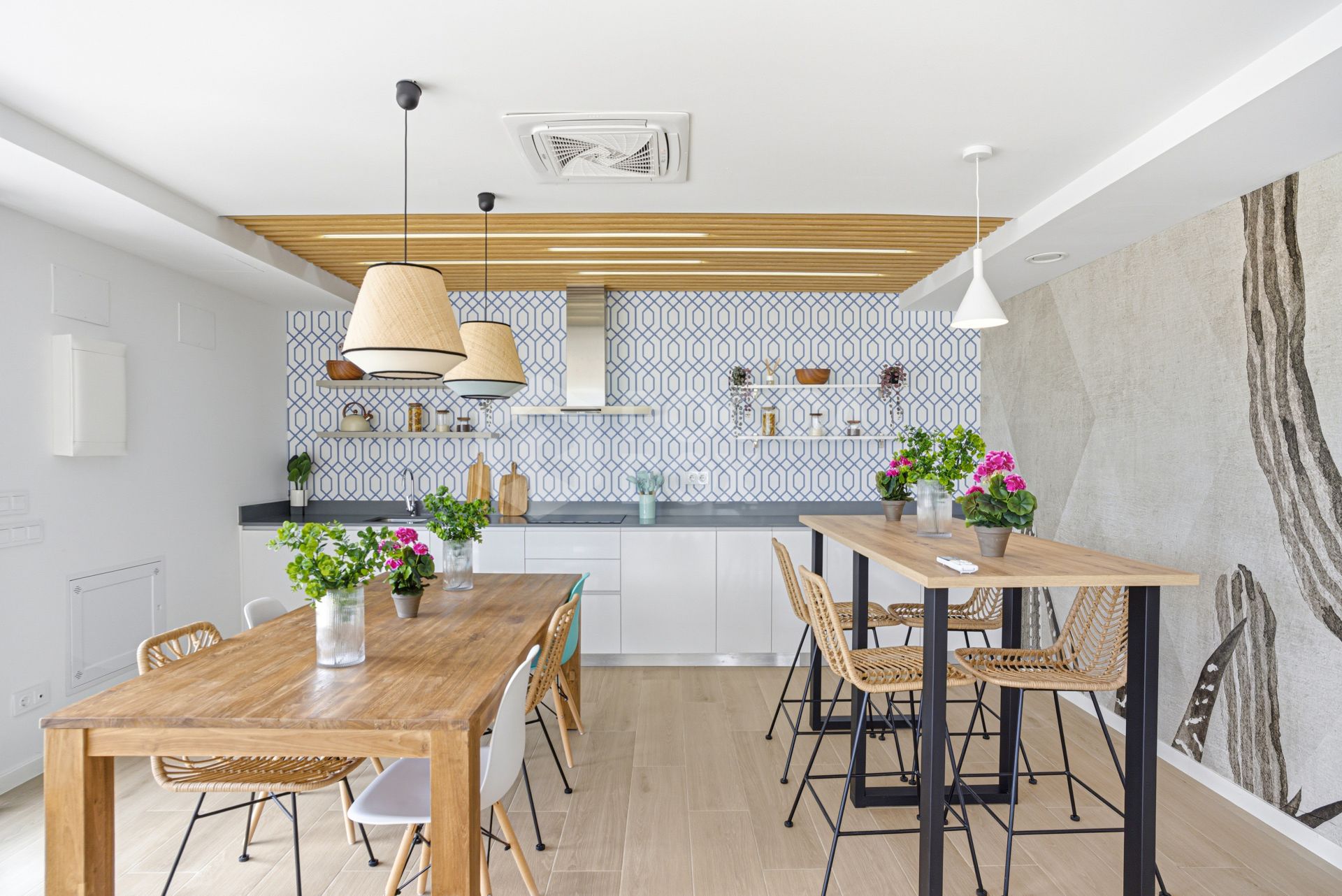 Stylish, southwest facing two bedroom apartment located in the sought-after gated community Acqua Gardens on the New Golden Mile, Estepona