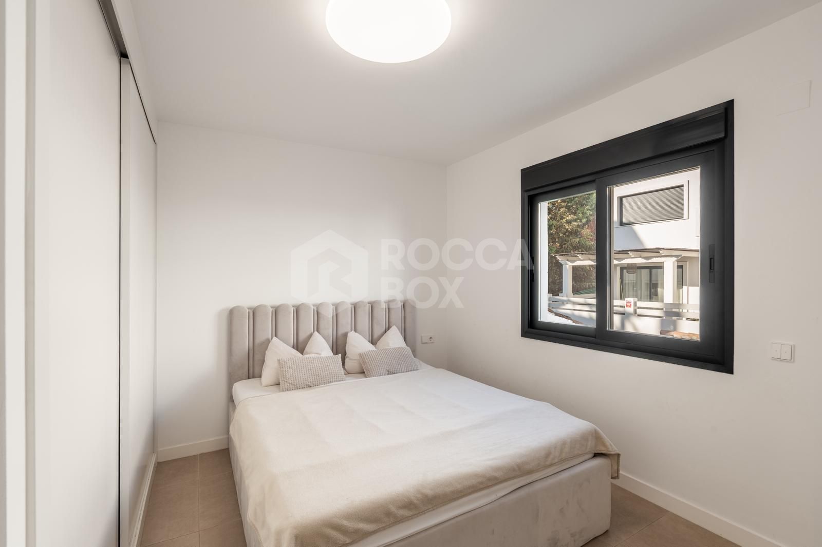 Wonderful three-bedroom townhouse located in the gated community of Agra Residencial, Estepona