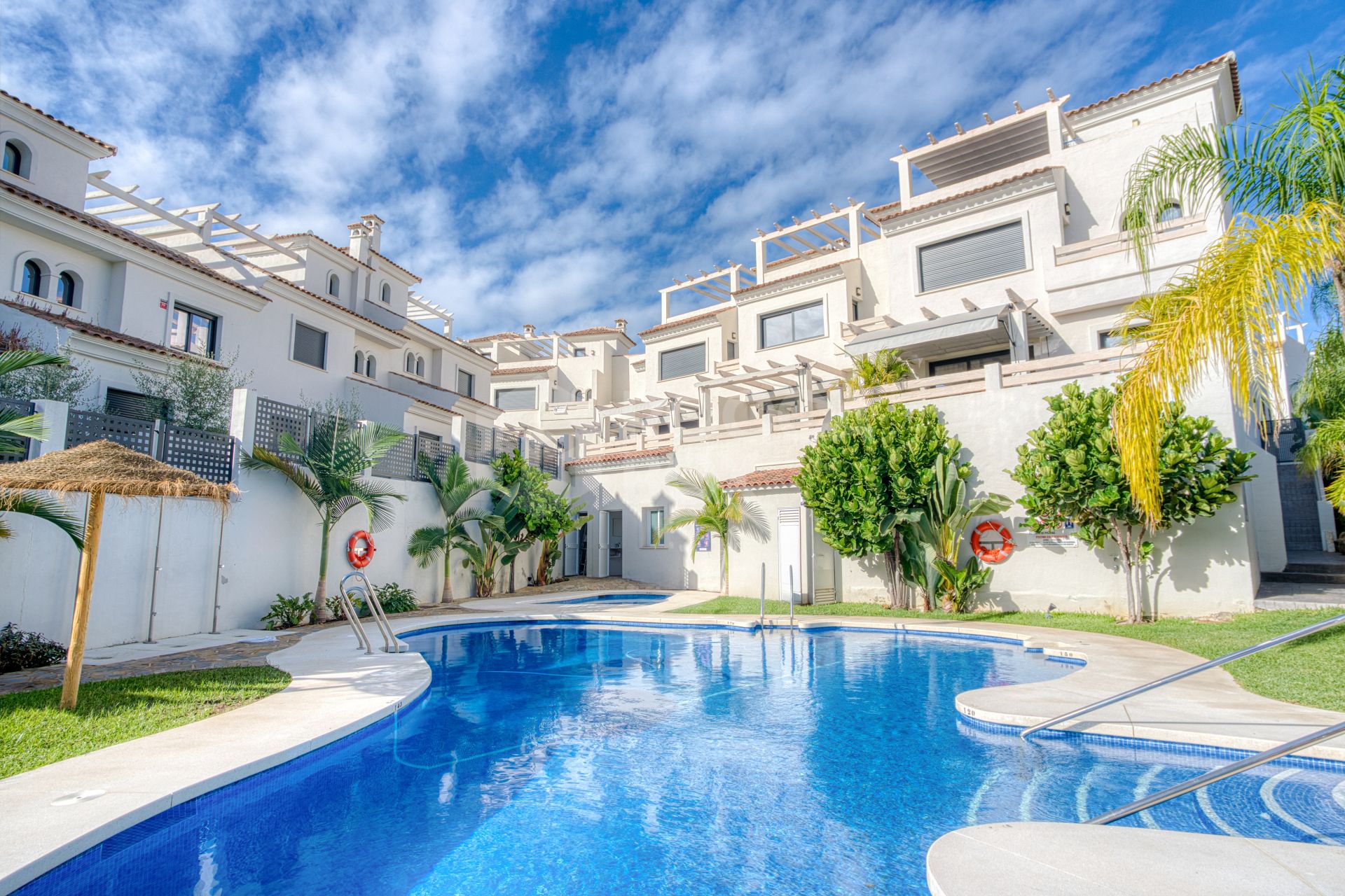 Wonderful three-bedroom townhouse located in the gated community of Agra Residencial, Estepona
