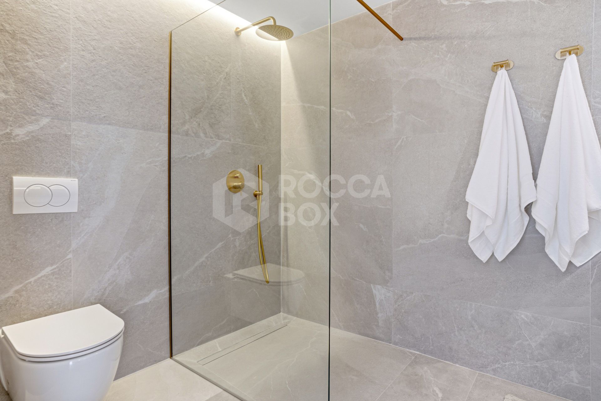 Impeccably refurbished, elevated south east facing ground-floor apartment located in the prestigious La Quinta Golf, Benahavis