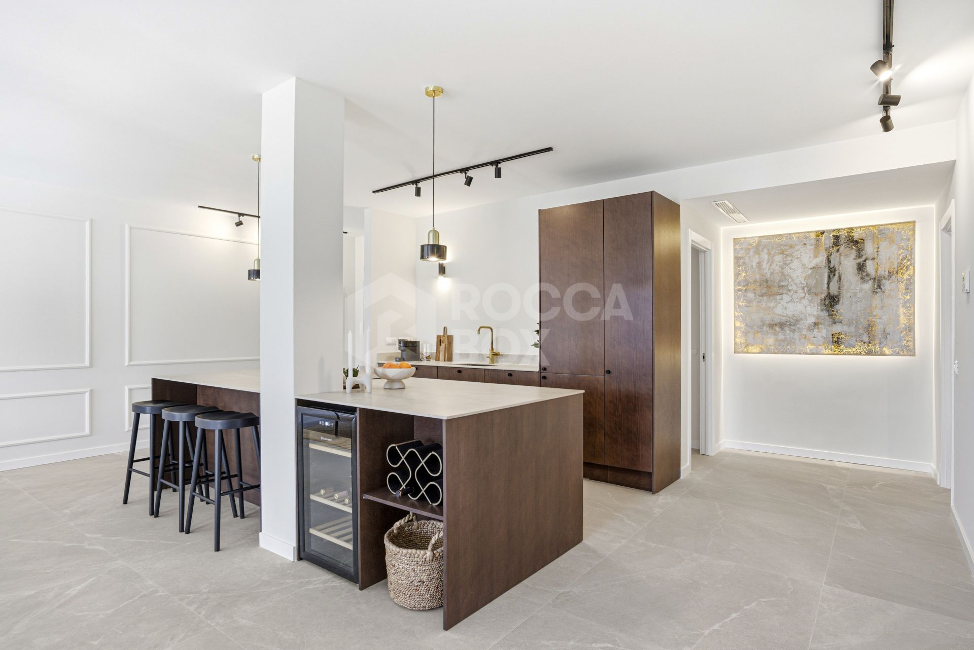 Impeccably refurbished, elevated south east facing ground-floor apartment located in the prestigious La Quinta Golf, Benahavis