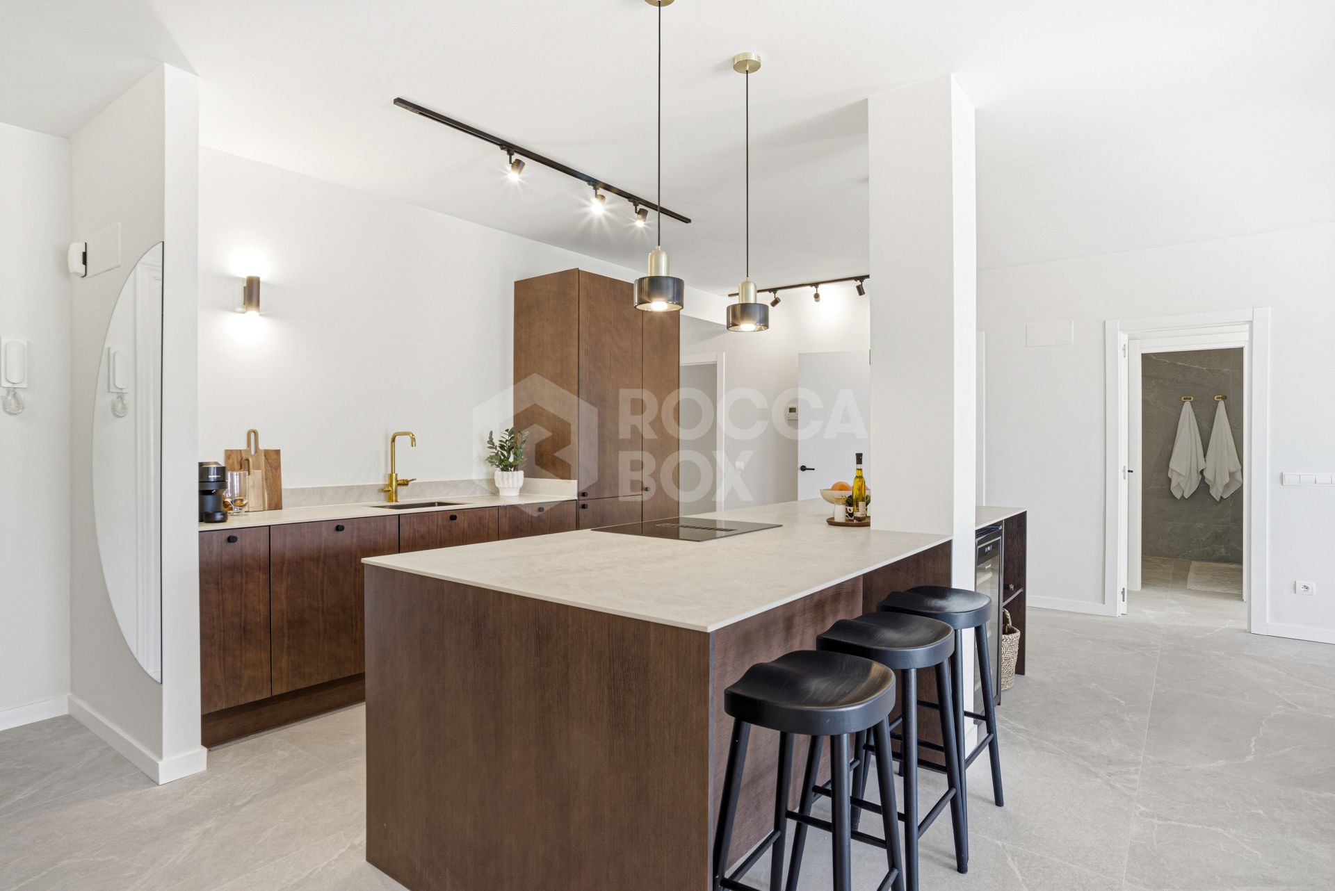 Impeccably refurbished, elevated south east facing ground-floor apartment located in the prestigious La Quinta Golf, Benahavis