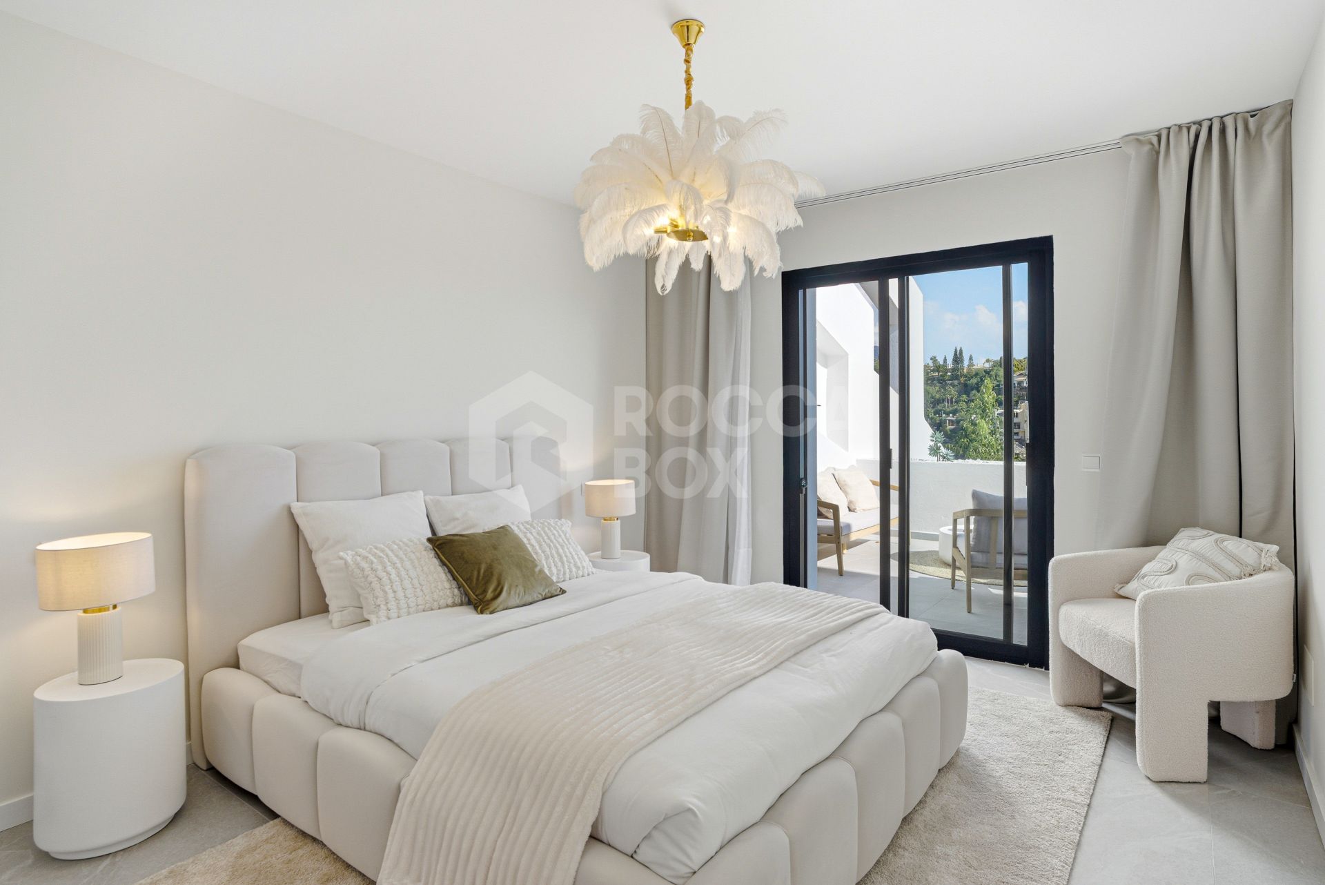 Impeccably refurbished, elevated south east facing ground-floor apartment located in the prestigious La Quinta Golf, Benahavis