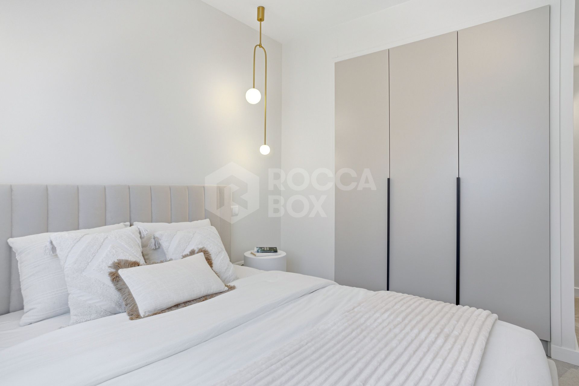 Impeccably refurbished, elevated south east facing ground-floor apartment located in the prestigious La Quinta Golf, Benahavis