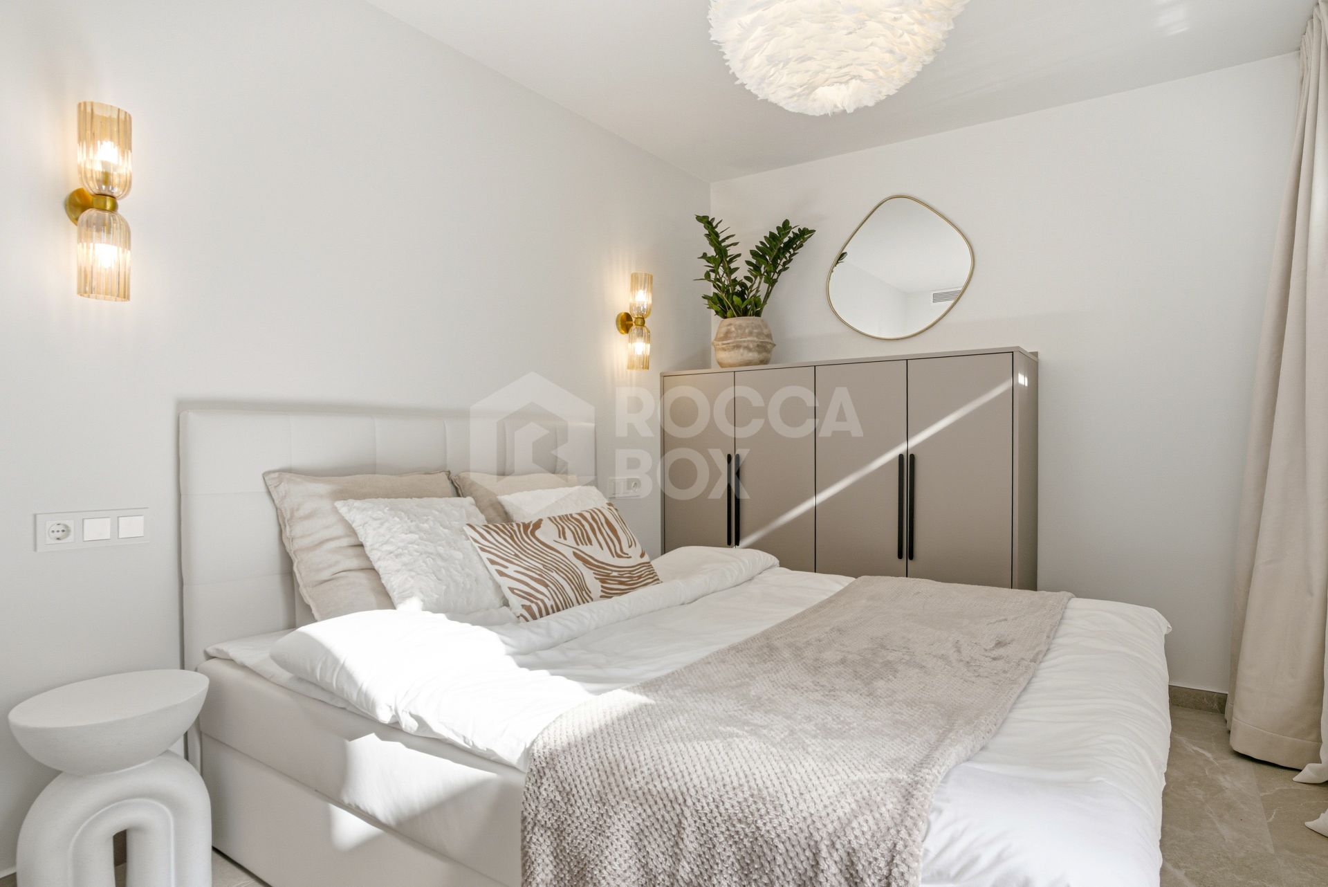 Contemporary four bedroom townhouse located in the gated community of La Rinconada, located in Marbella´s Golf Valley